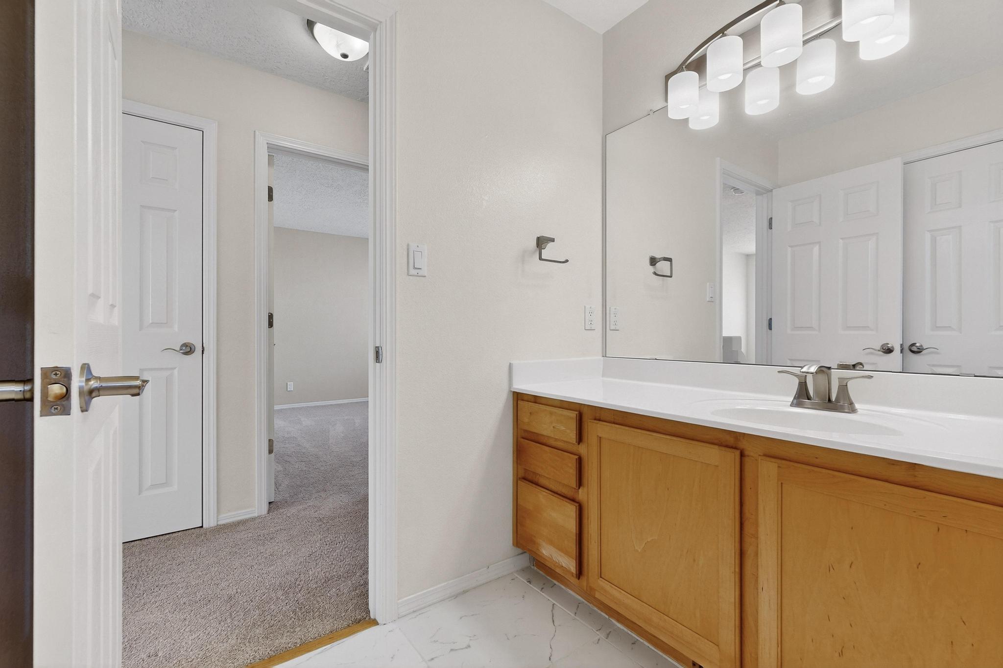 916 LOS PADRES Place SE