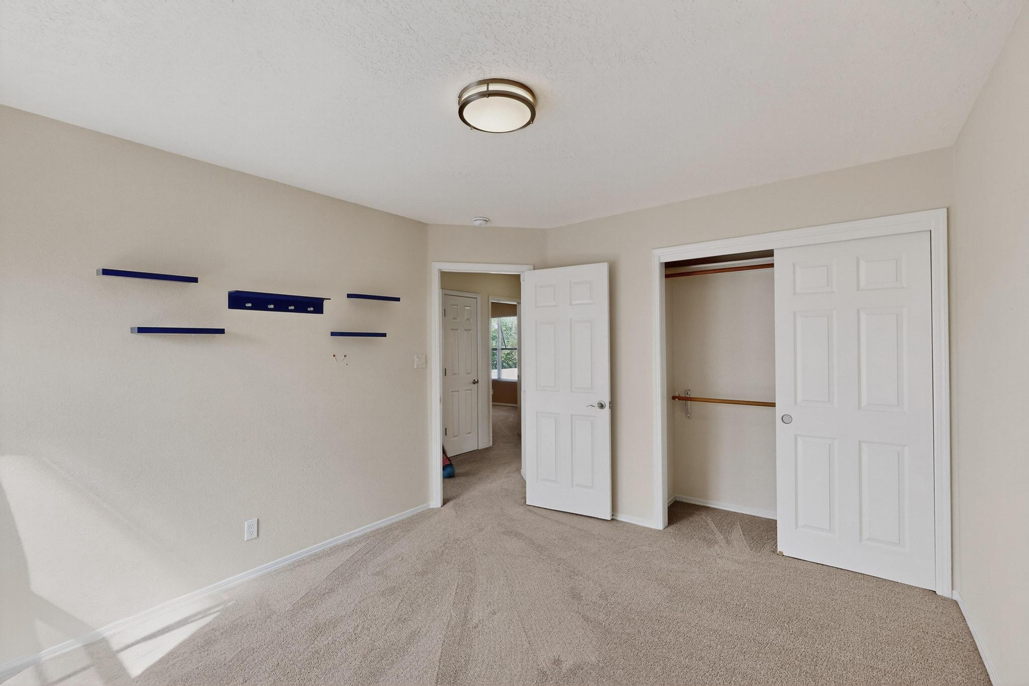 916 LOS PADRES Place SE