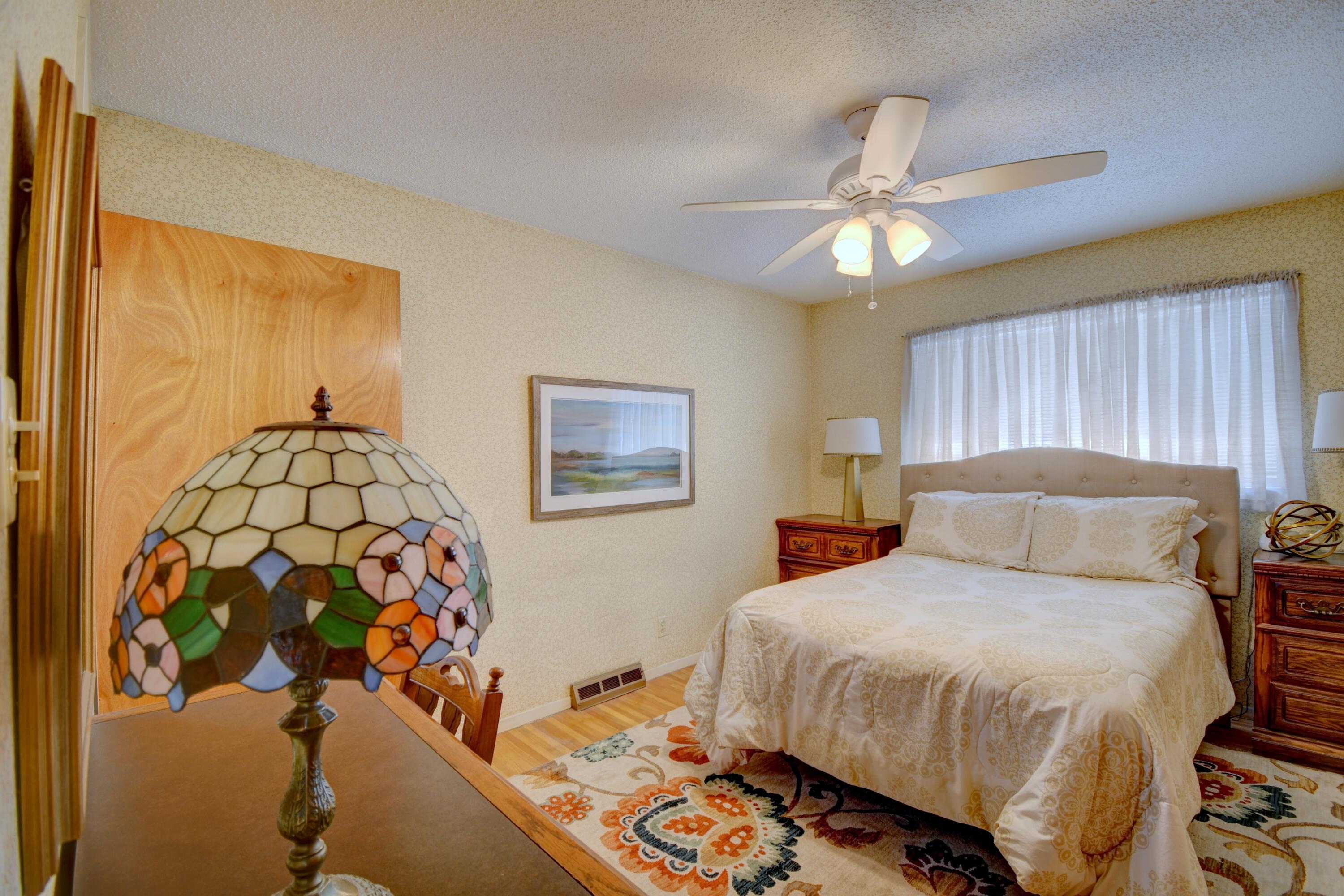 6904 EDWINA Avenue NE