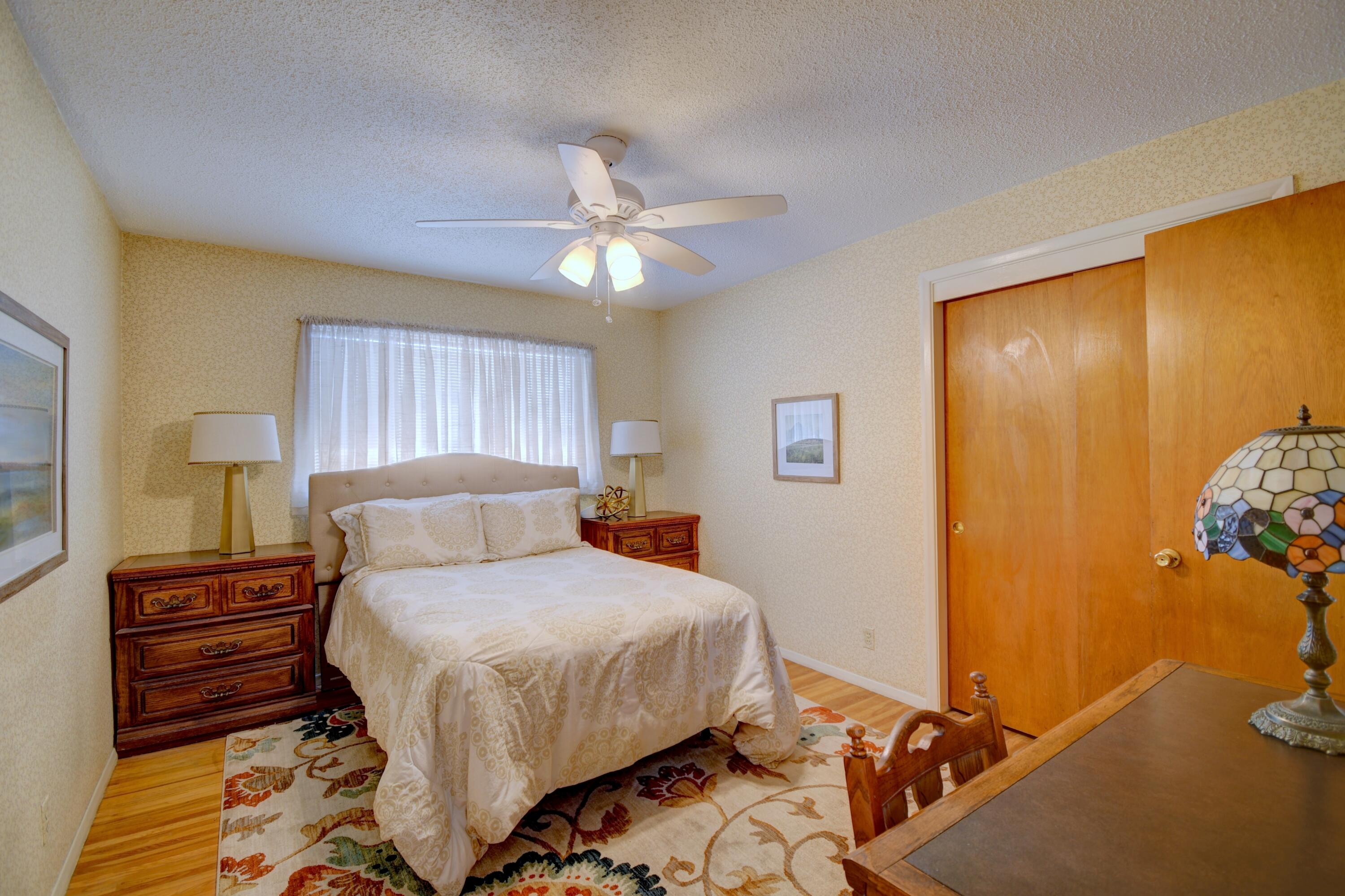 6904 EDWINA Avenue NE