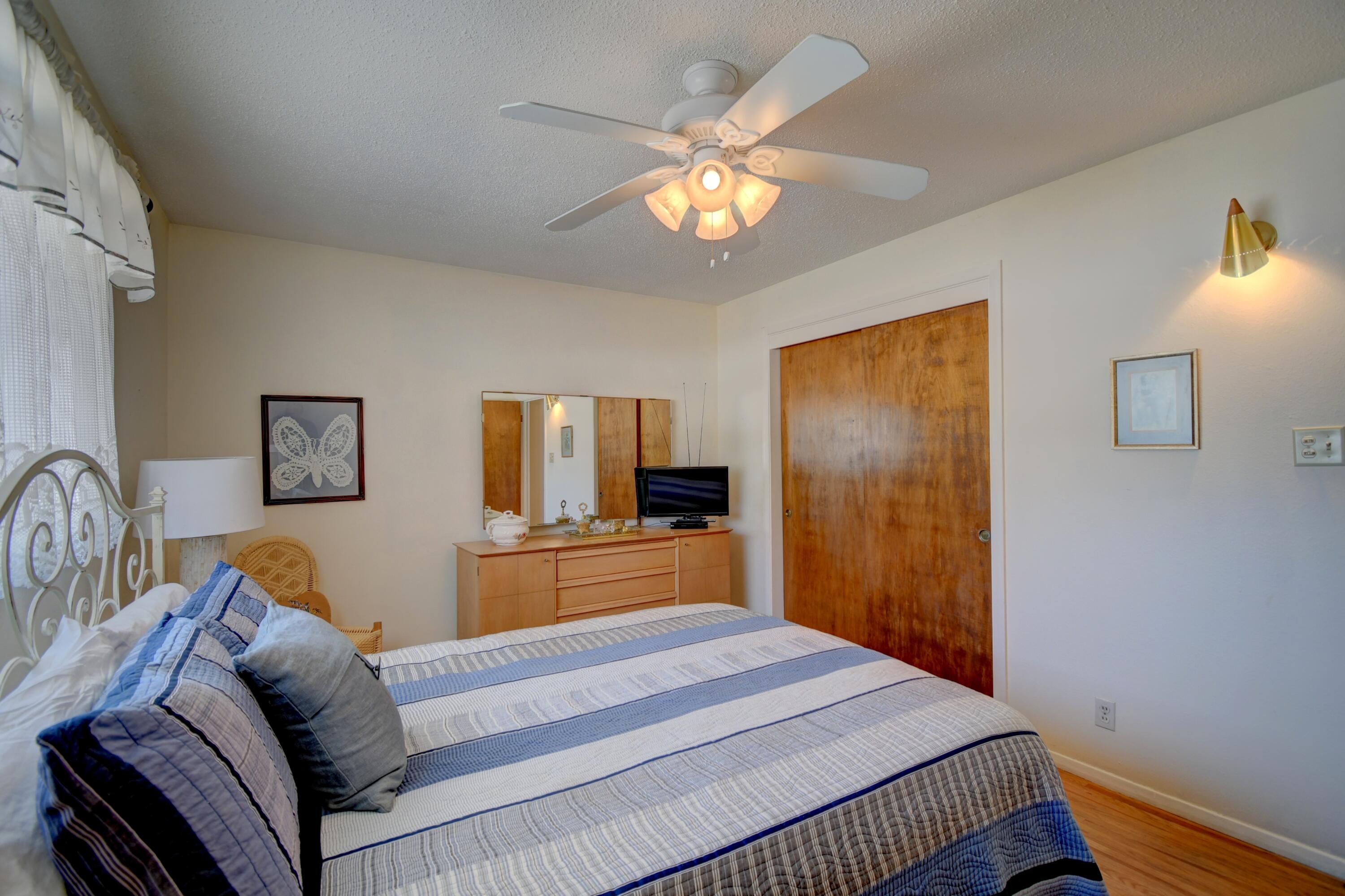 6904 EDWINA Avenue NE