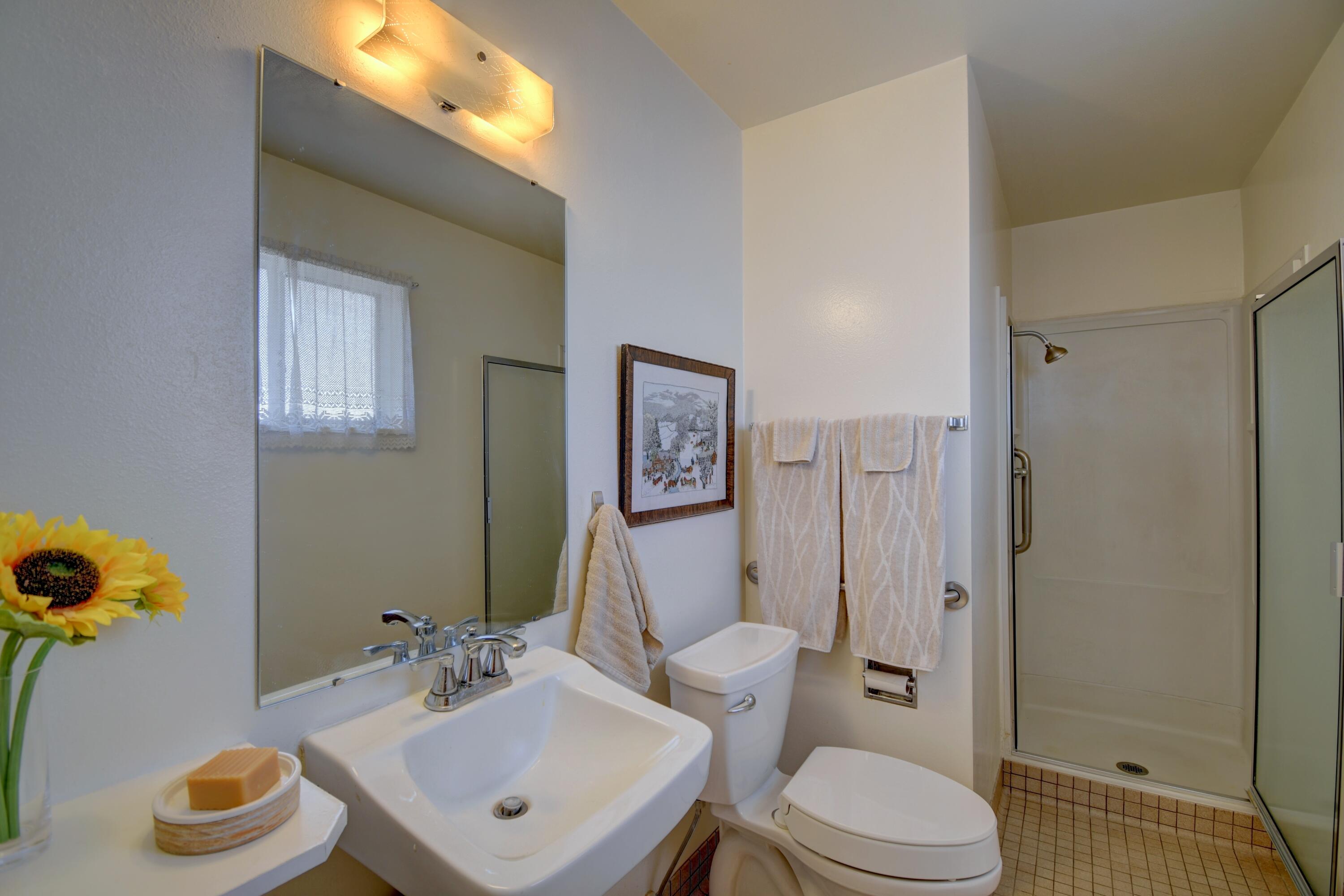 6904 EDWINA Avenue NE