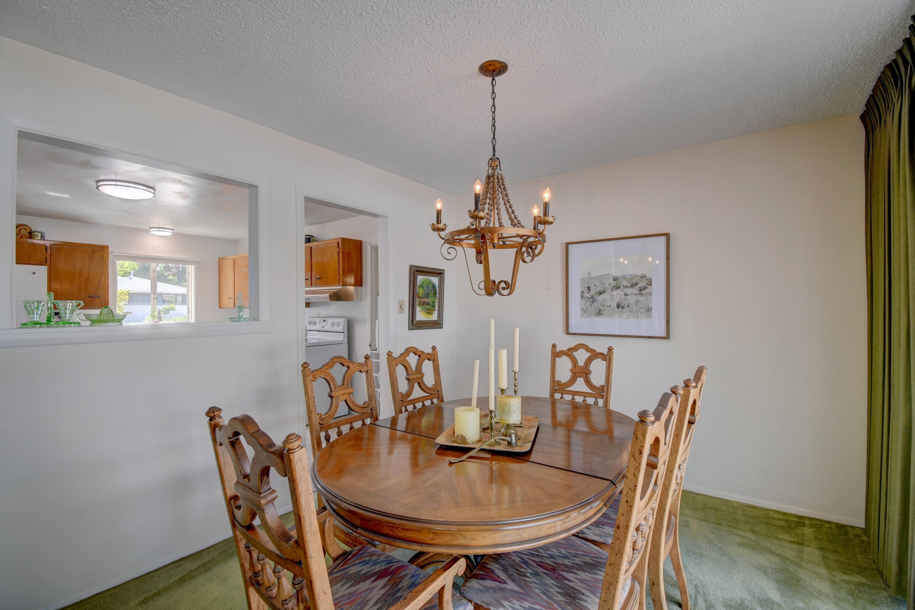 6904 EDWINA Avenue NE