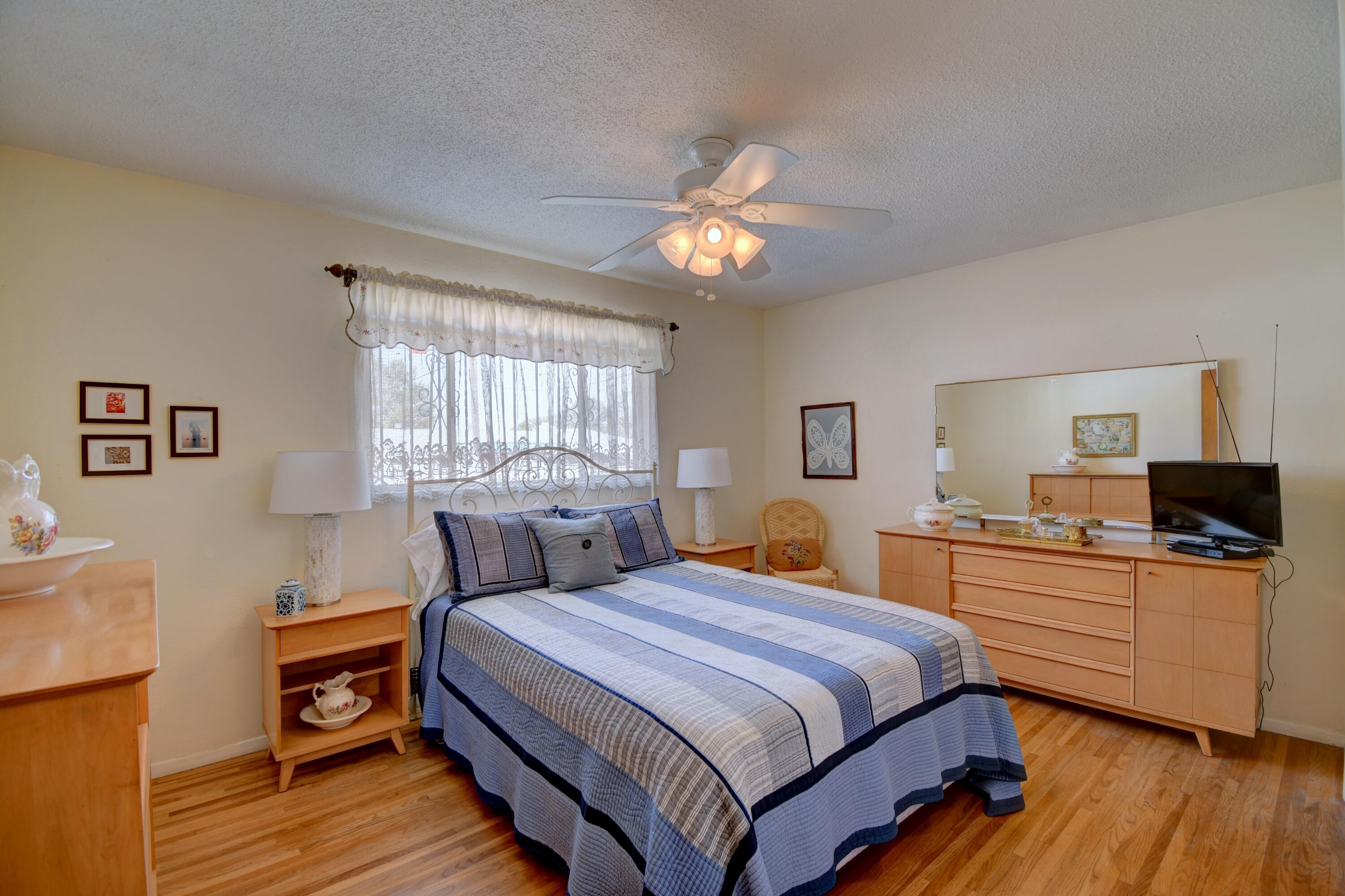 6904 EDWINA Avenue NE