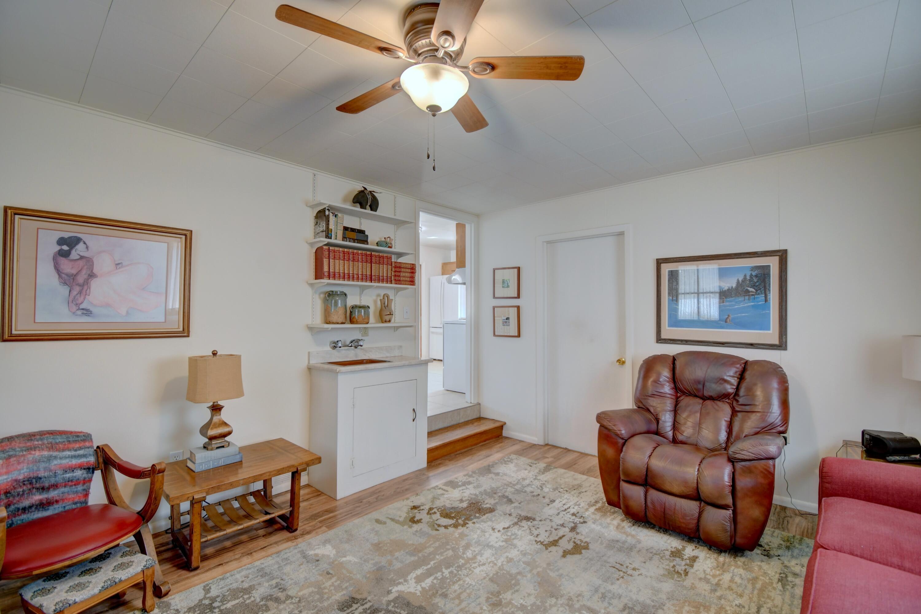 6904 EDWINA Avenue NE