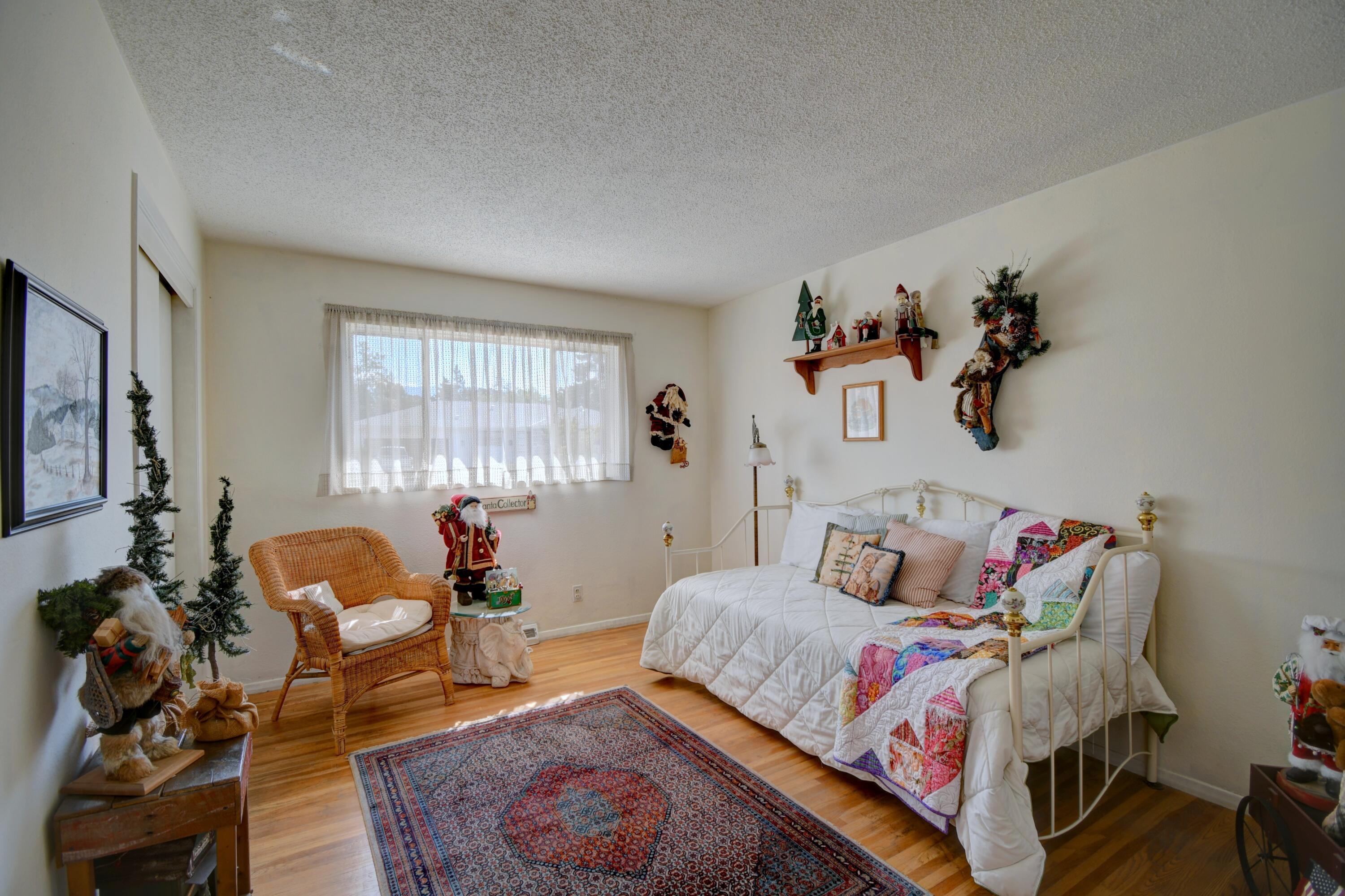 6904 EDWINA Avenue NE