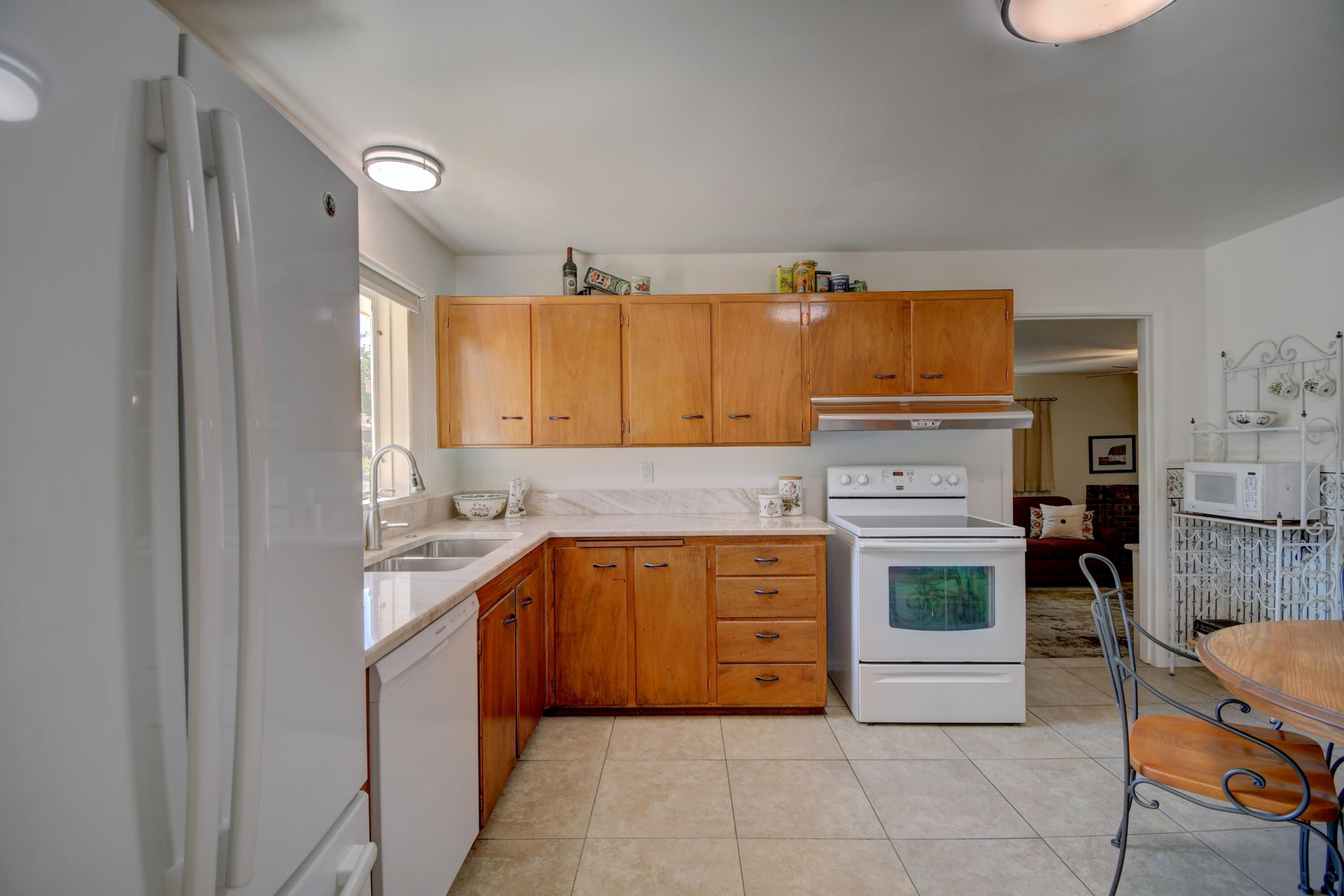 6904 EDWINA Avenue NE