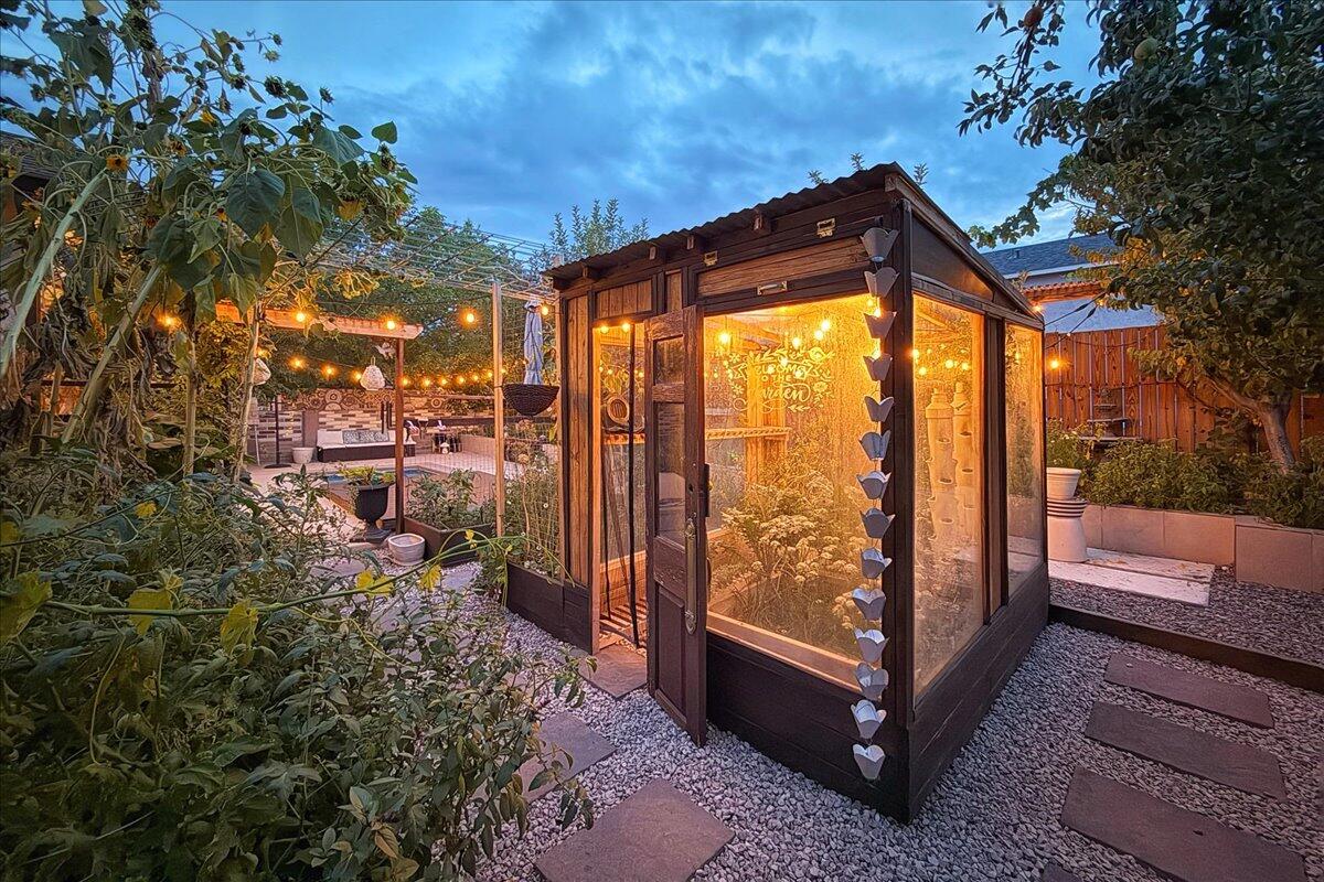 3043 LOGAN MEADOWS Drive NE