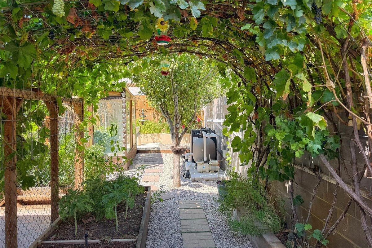 3043 LOGAN MEADOWS Drive NE