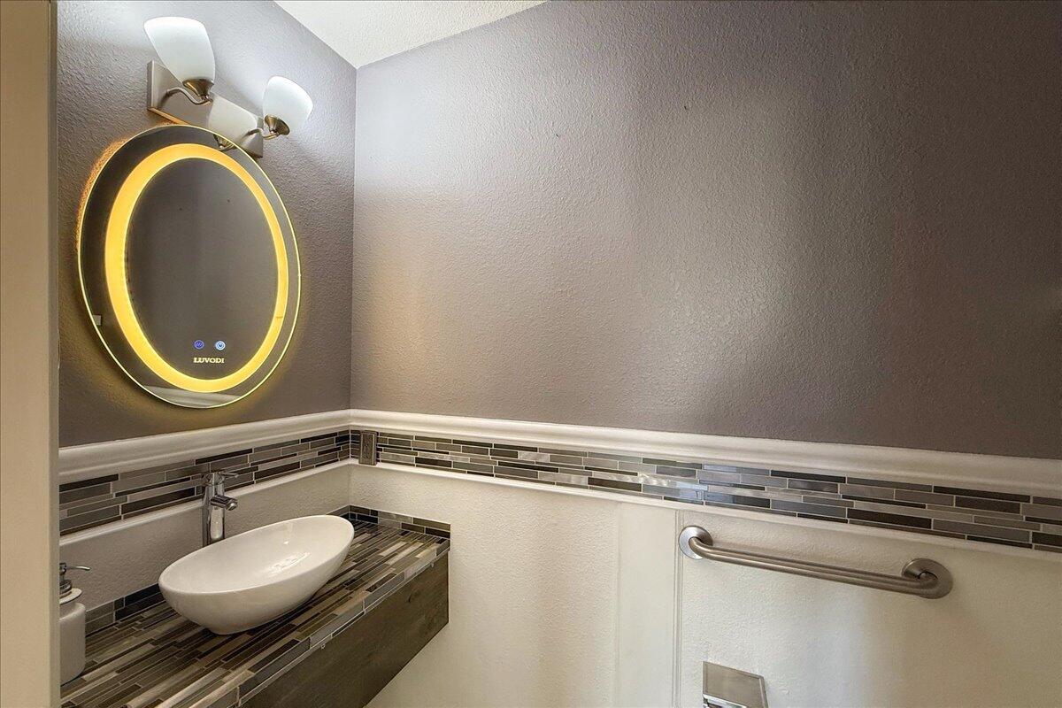 3043 LOGAN MEADOWS Drive NE