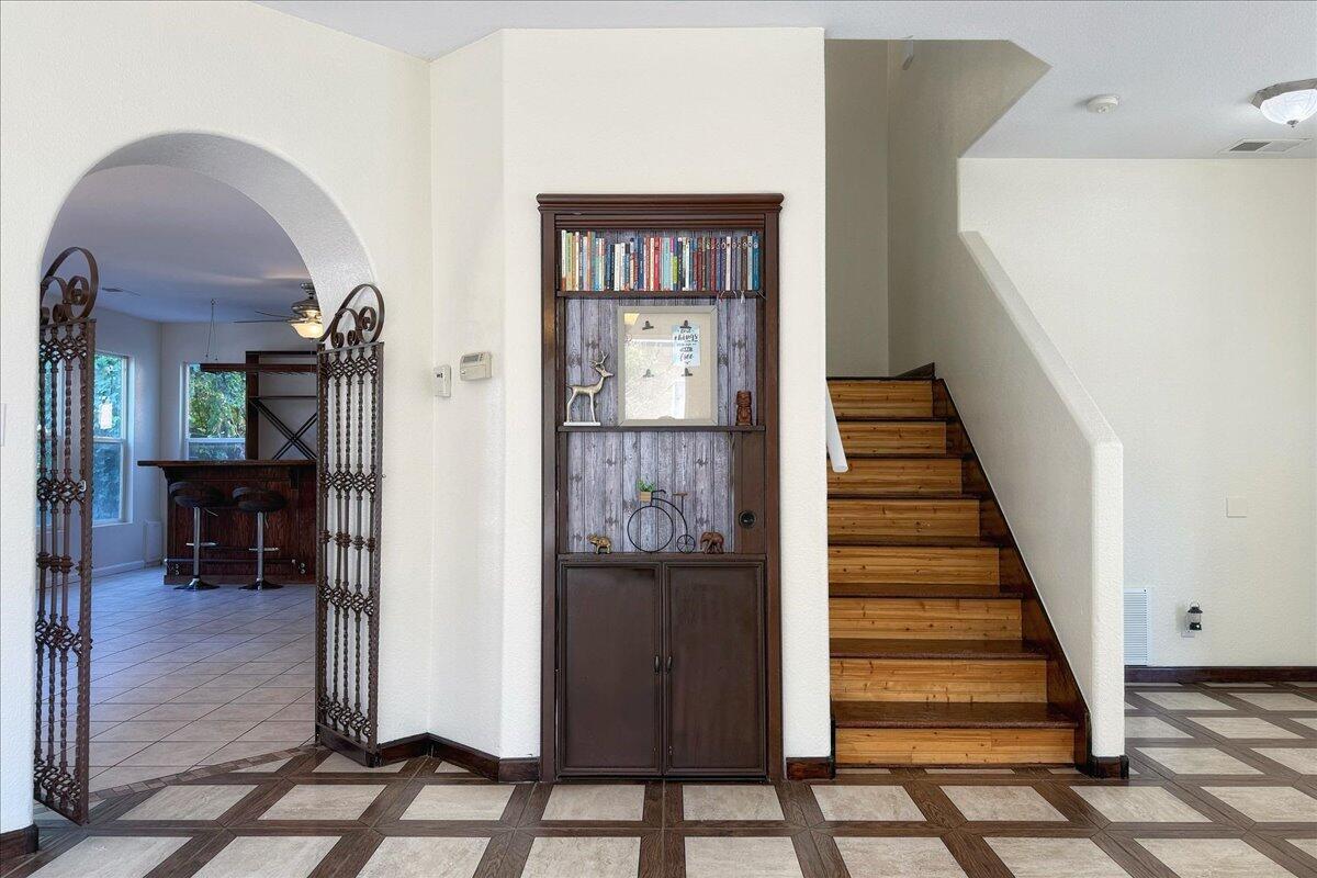 3043 LOGAN MEADOWS Drive NE