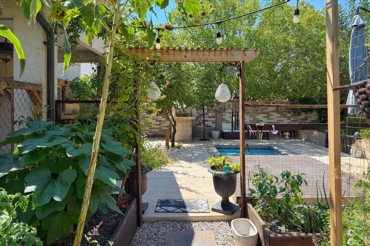 3043 LOGAN MEADOWS Drive NE