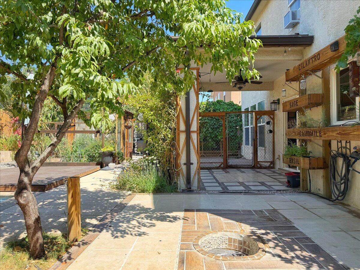 3043 LOGAN MEADOWS Drive NE