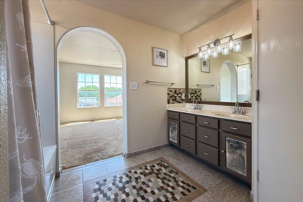 3043 LOGAN MEADOWS Drive NE