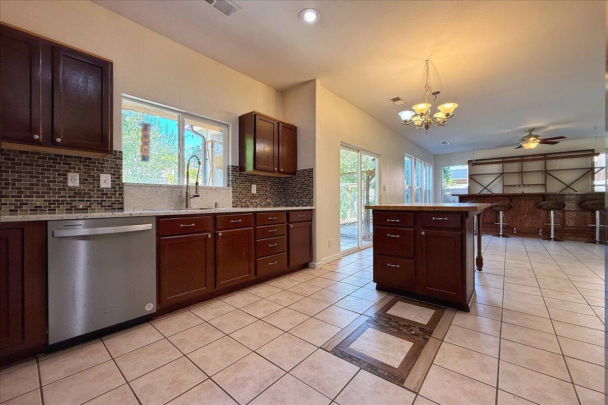 3043 LOGAN MEADOWS Drive NE