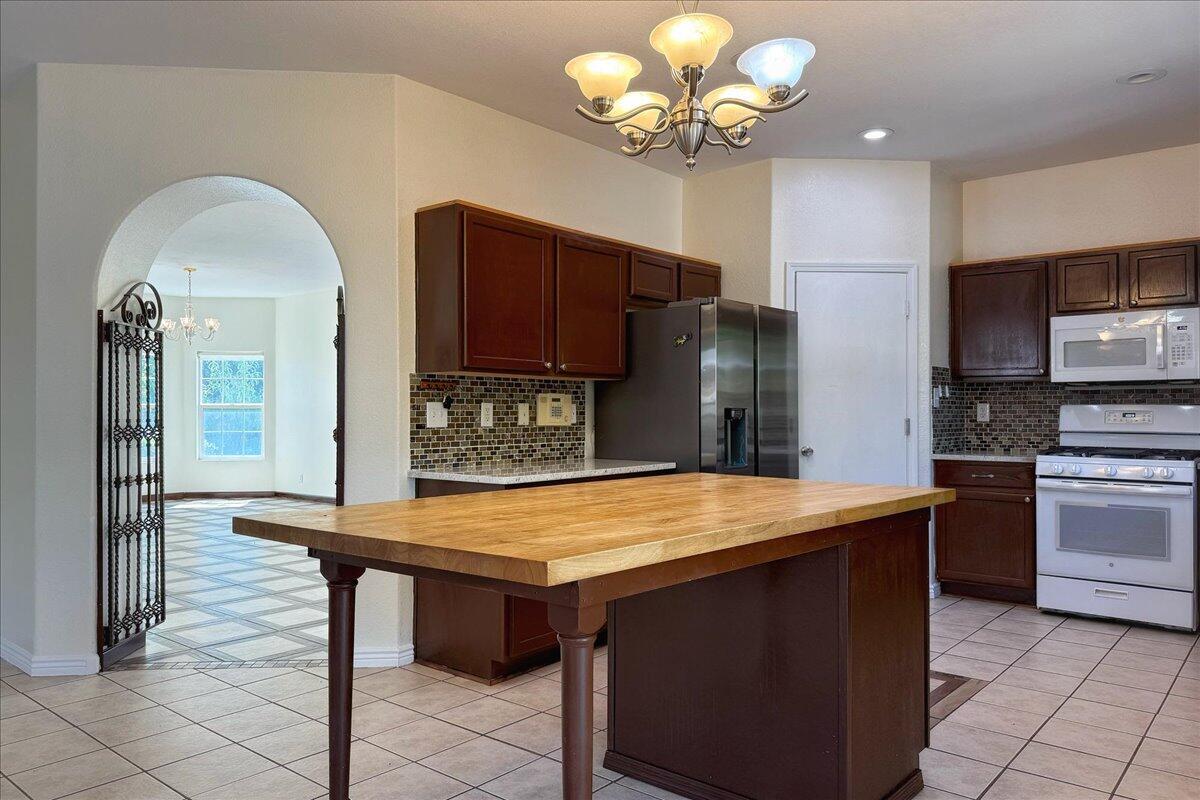 3043 LOGAN MEADOWS Drive NE