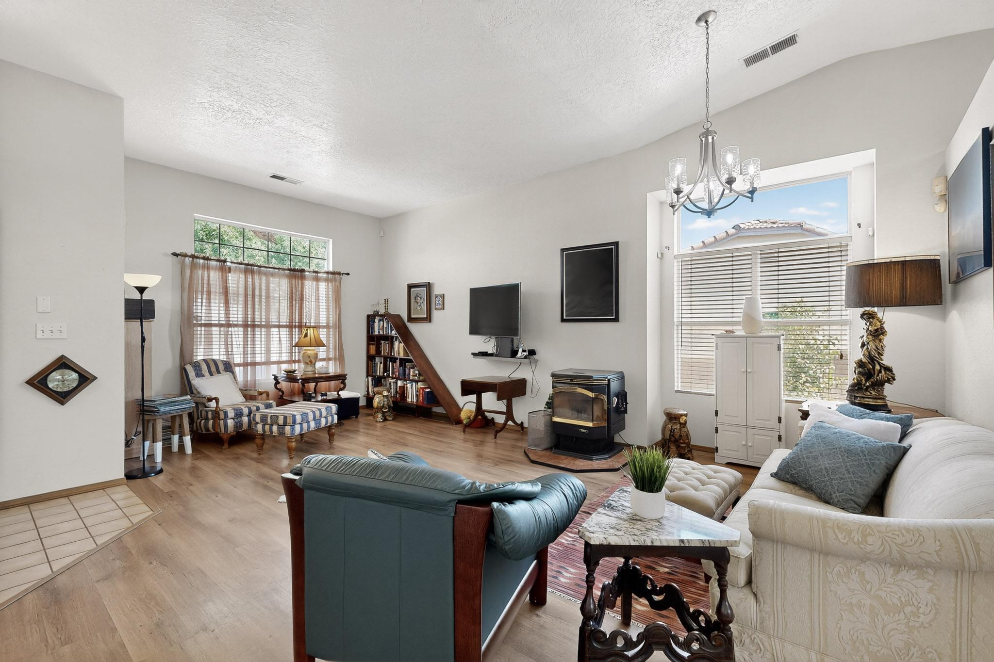 8004 CORTE DEL VIENTO NW