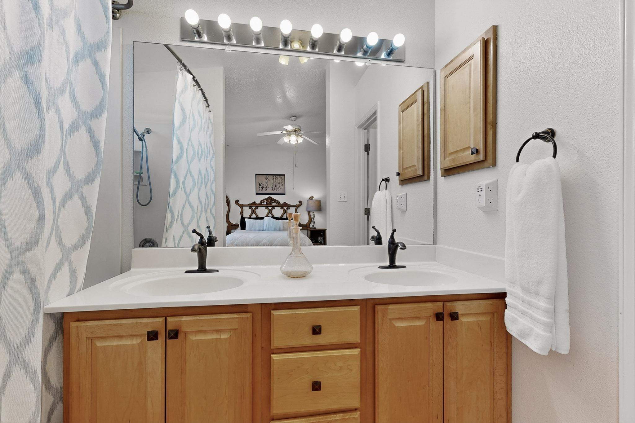 8004 CORTE DEL VIENTO NW