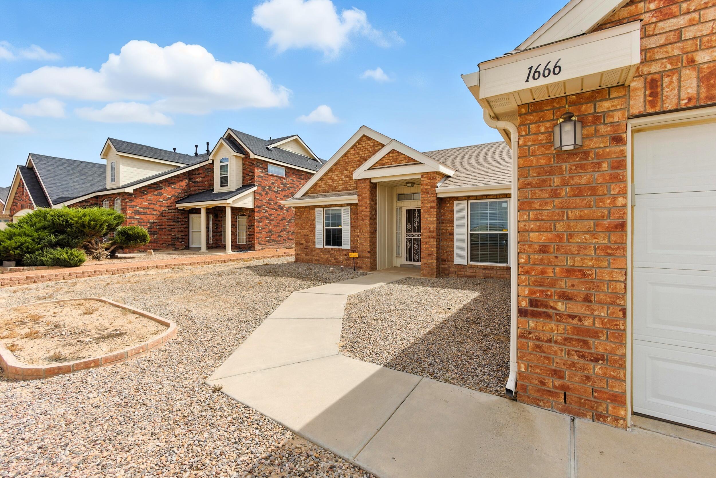 1666 LOS CERRITOS Road NW