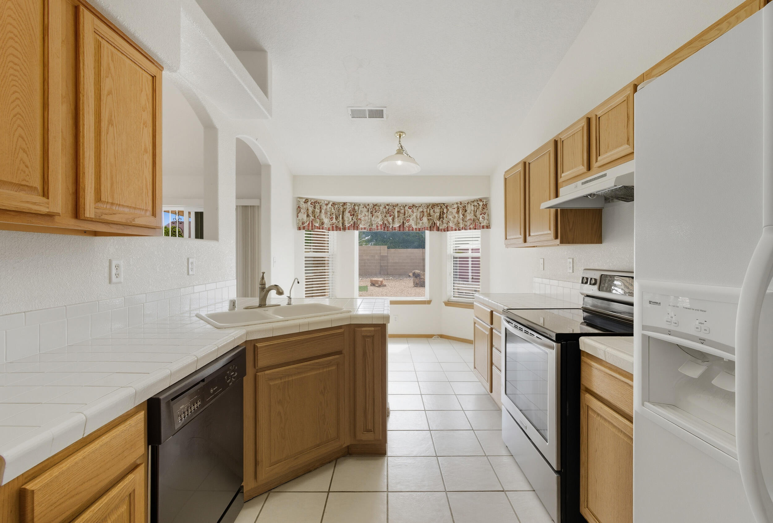 1666 LOS CERRITOS Road NW