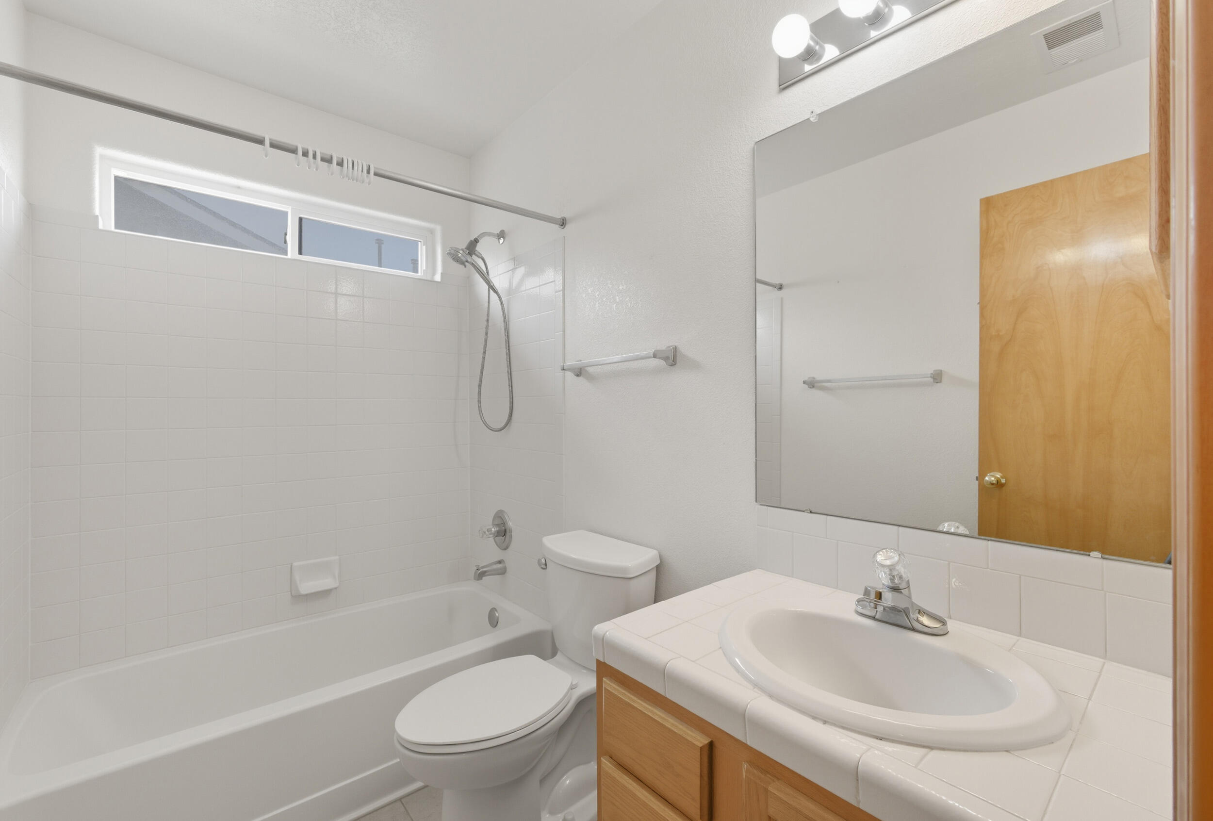 1666 LOS CERRITOS Road NW