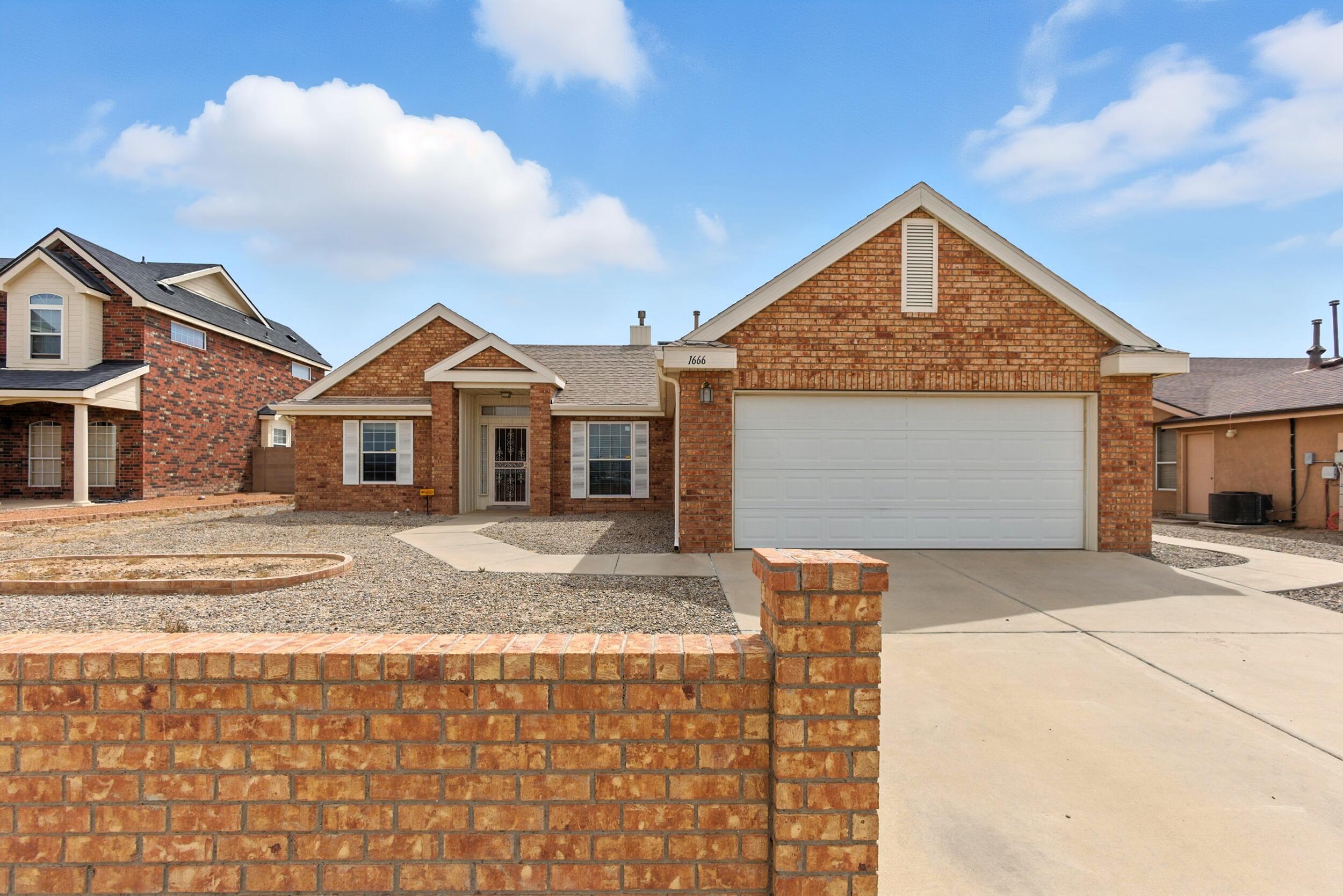 1666 LOS CERRITOS Road NW