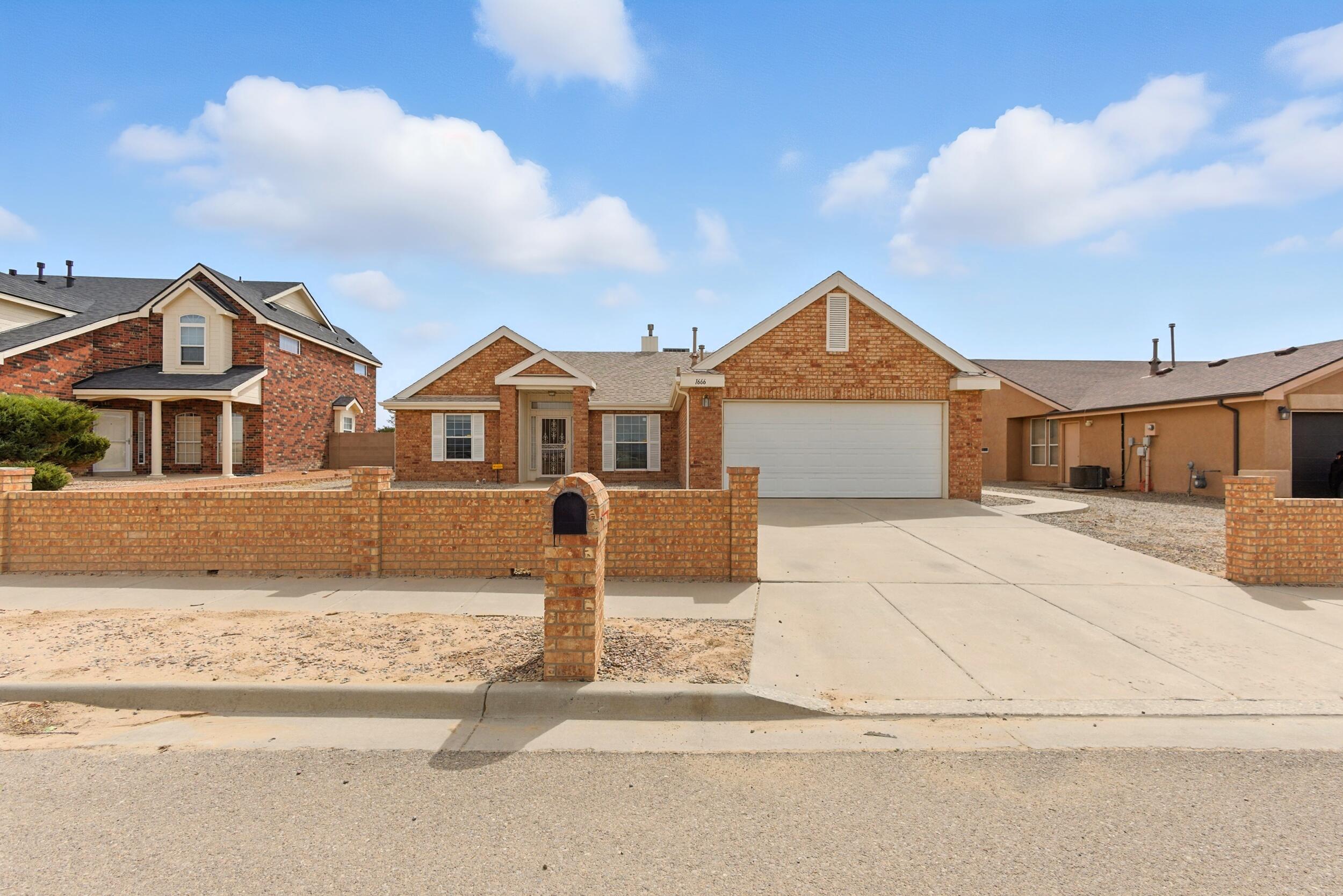 1666 LOS CERRITOS Road NW