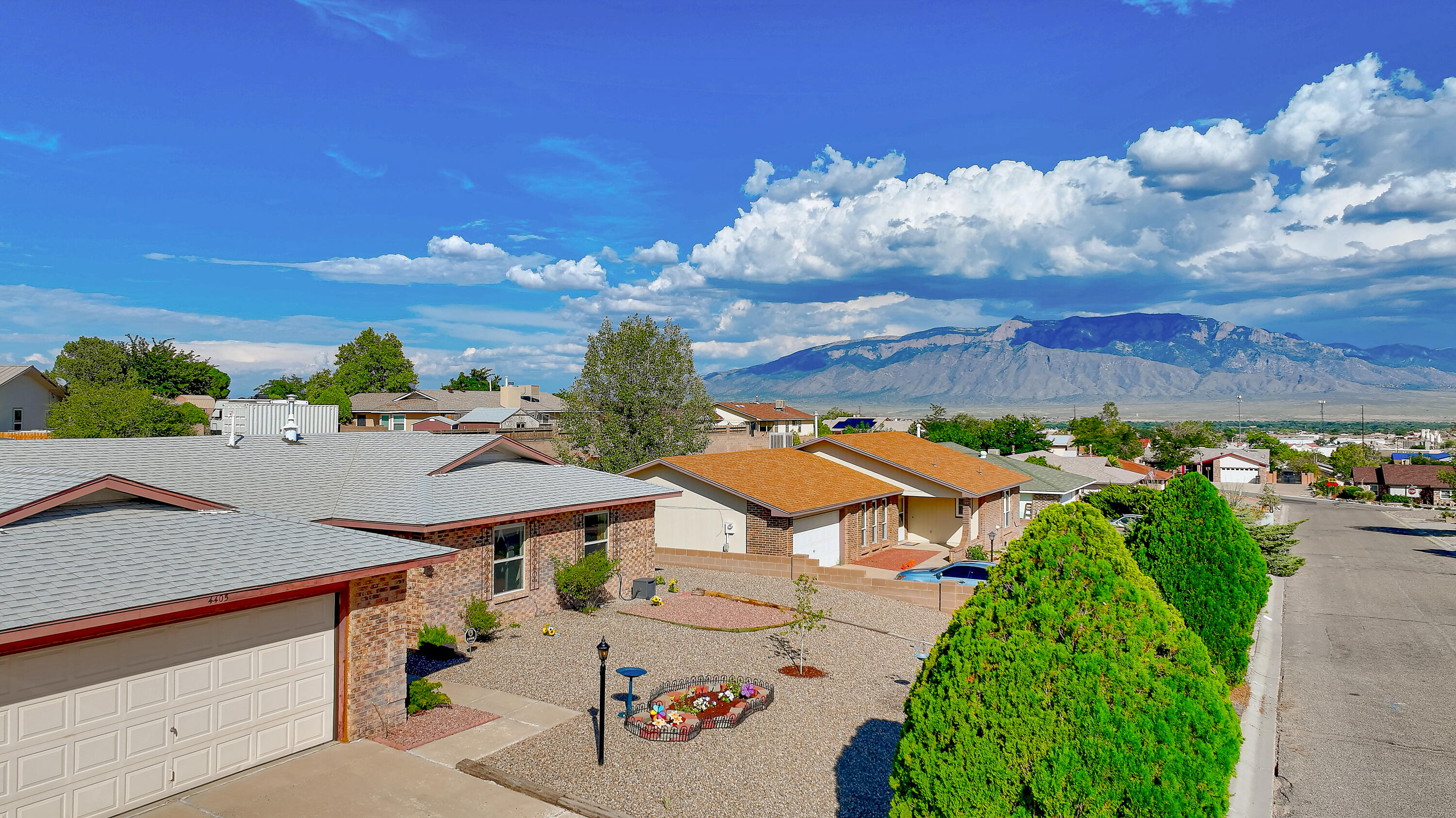 4405 PUMICE Drive NE