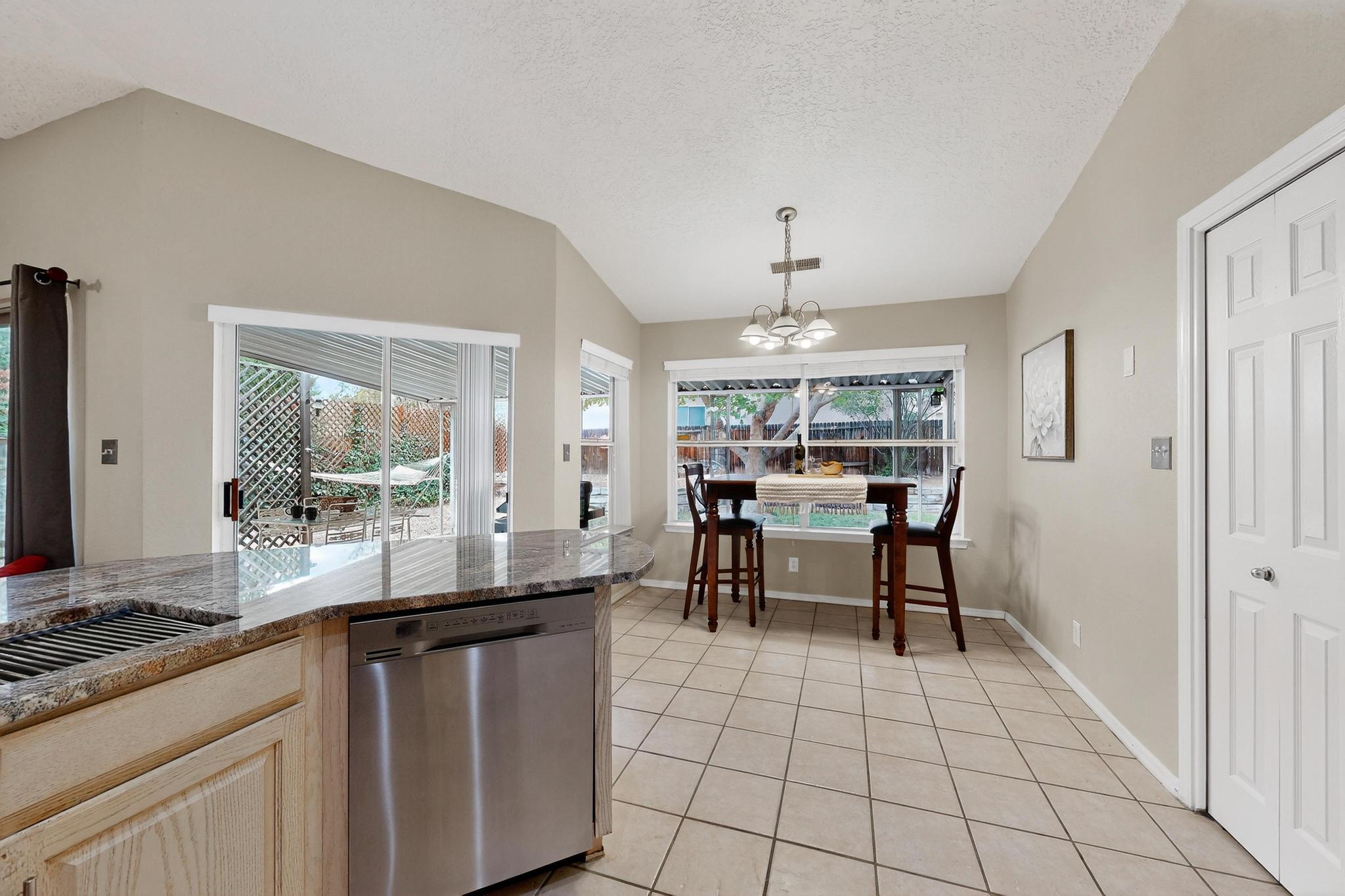 6705 MESA SOLANA Place NW