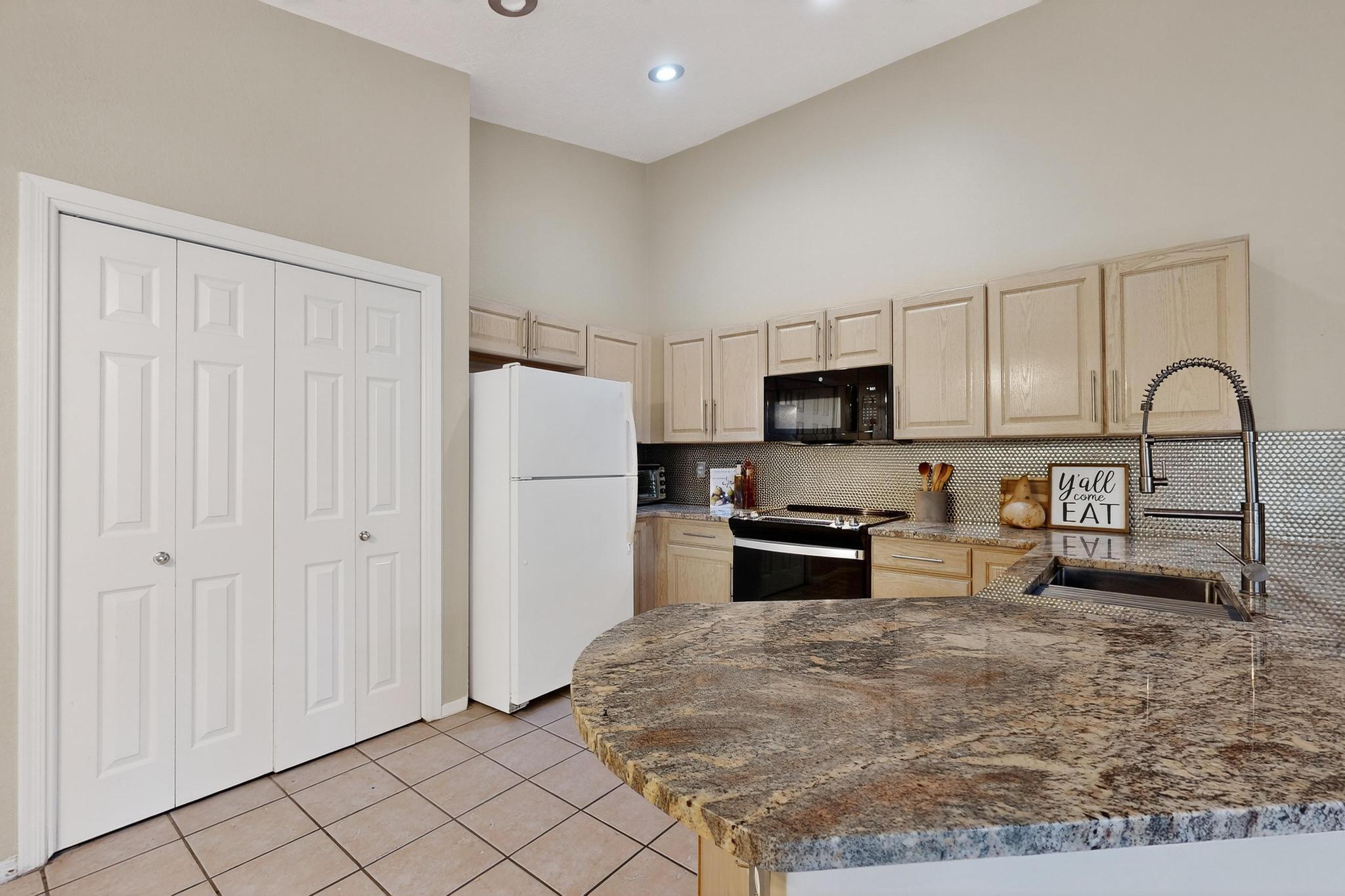 6705 MESA SOLANA Place NW