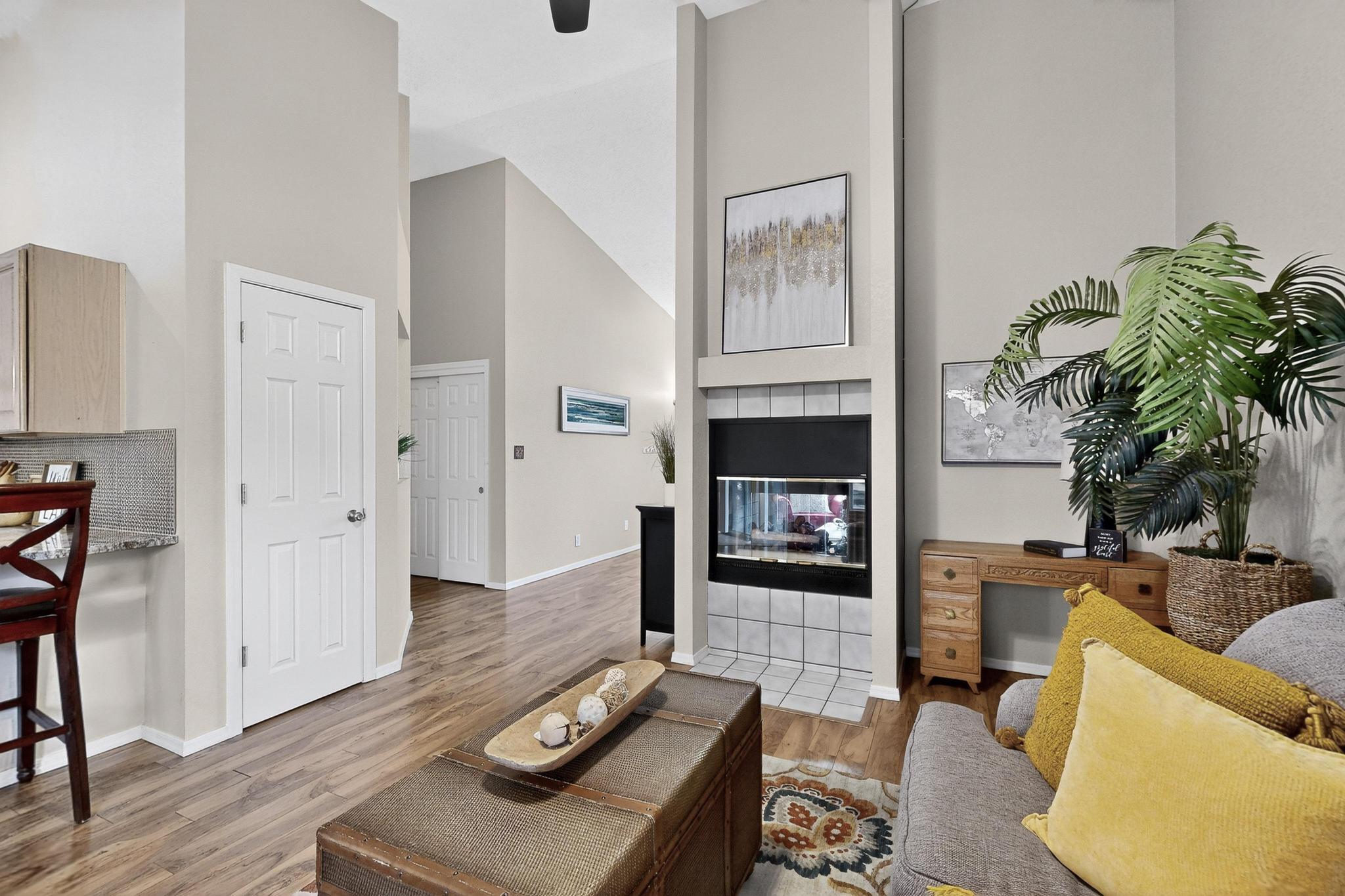 6705 MESA SOLANA Place NW