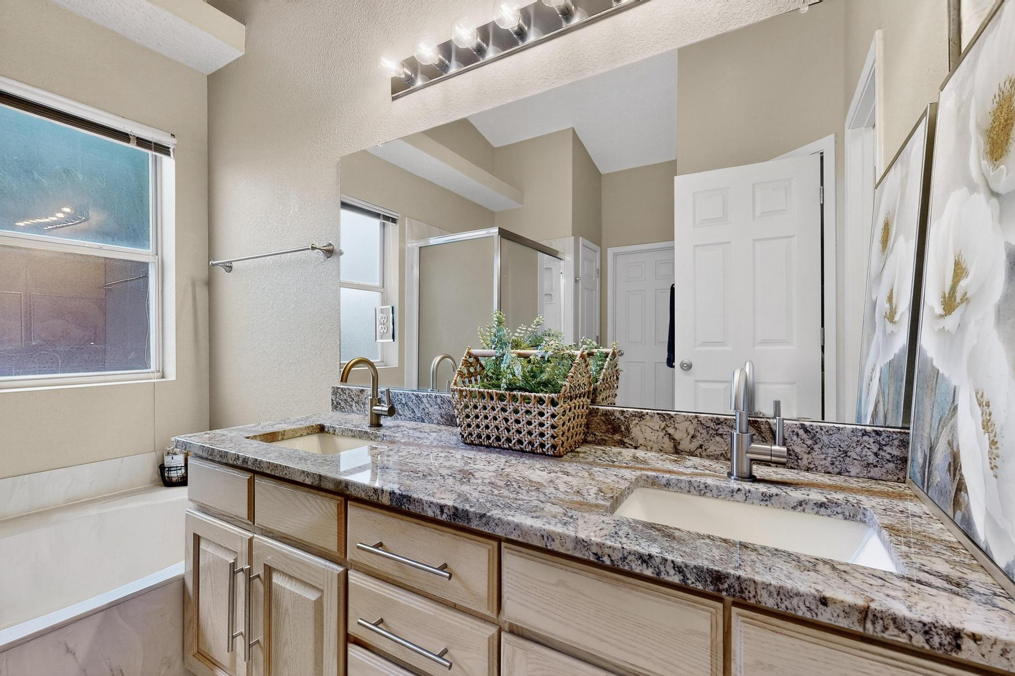 6705 MESA SOLANA Place NW