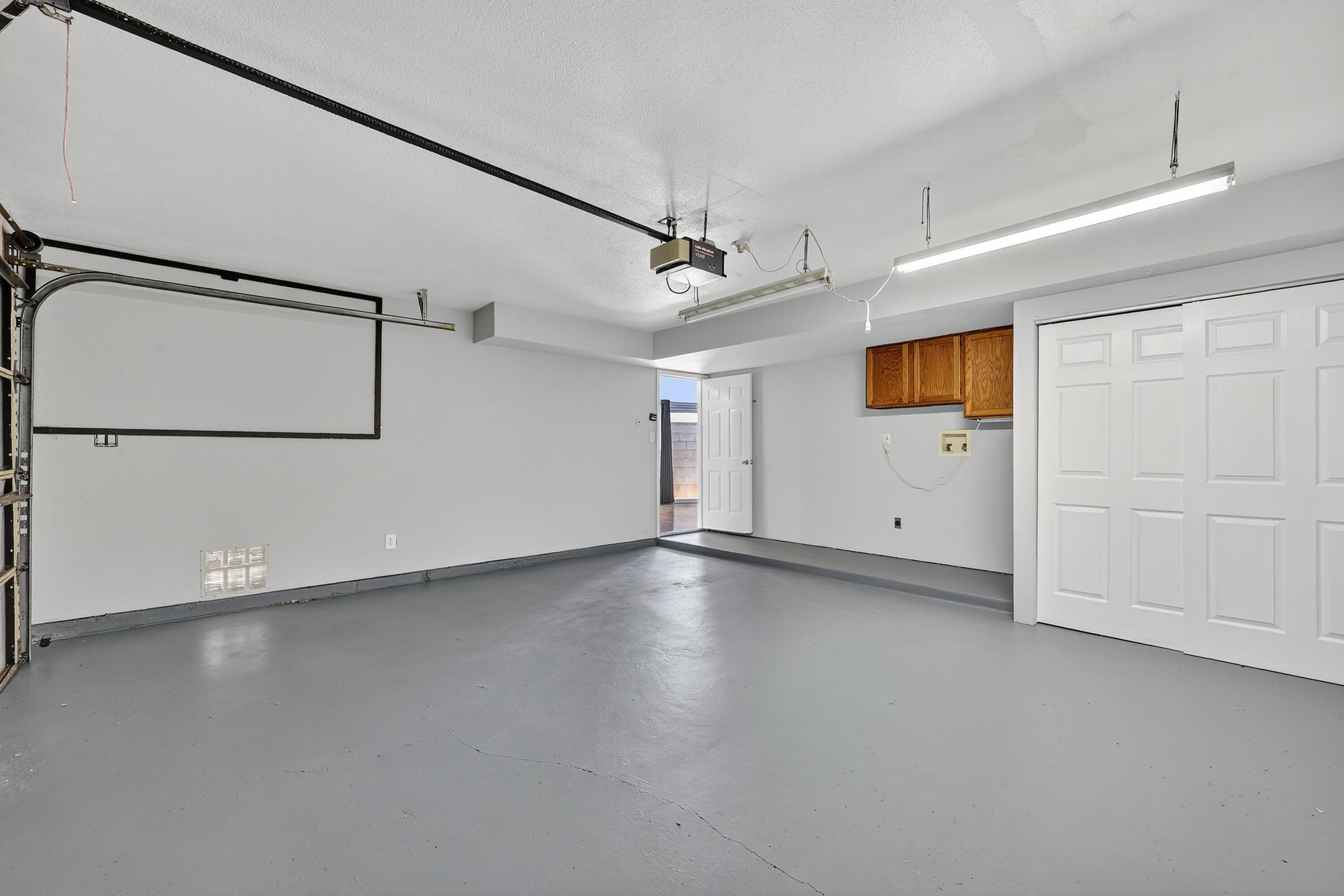 9505 COMANCHE Road NE