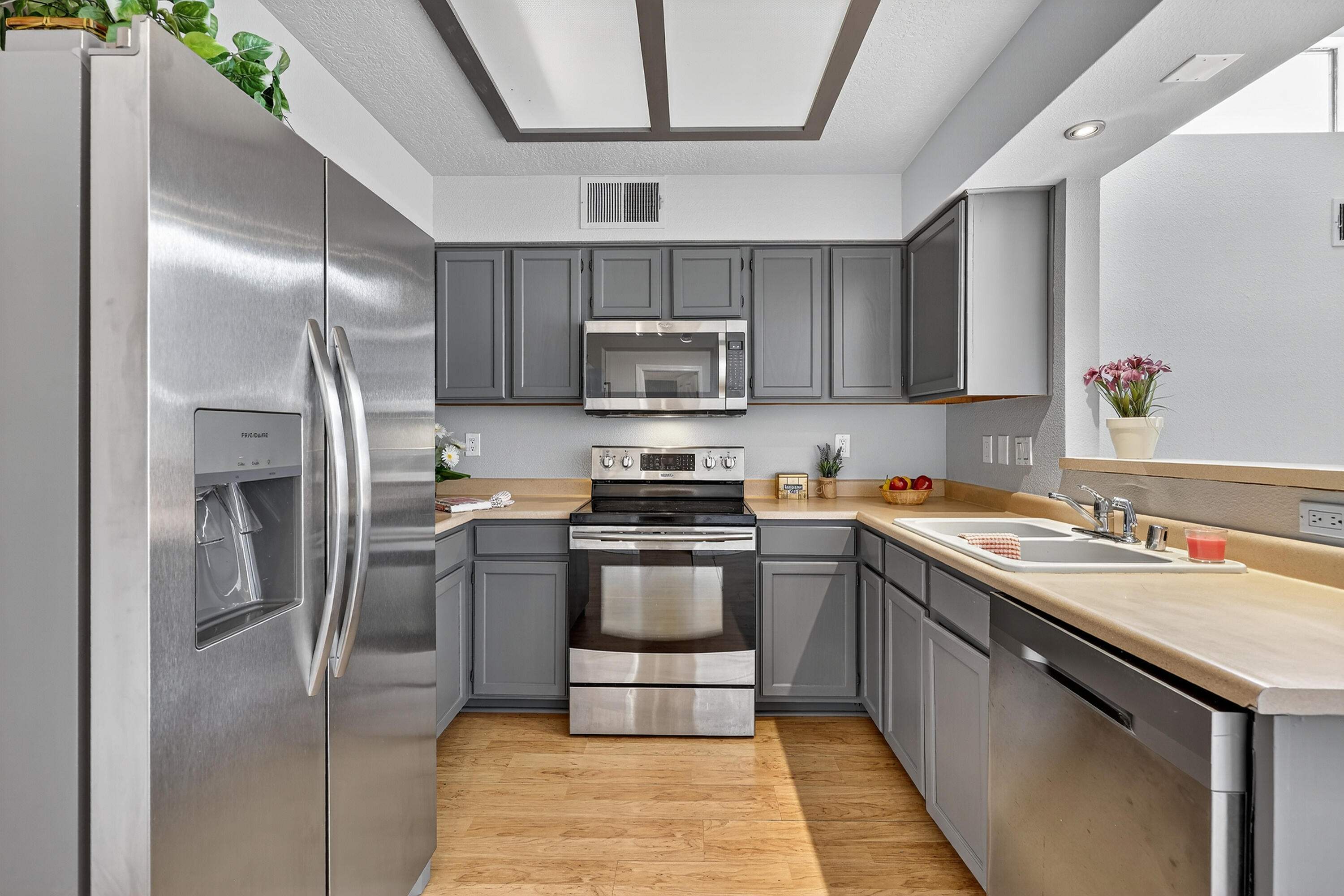 9505 COMANCHE Road NE