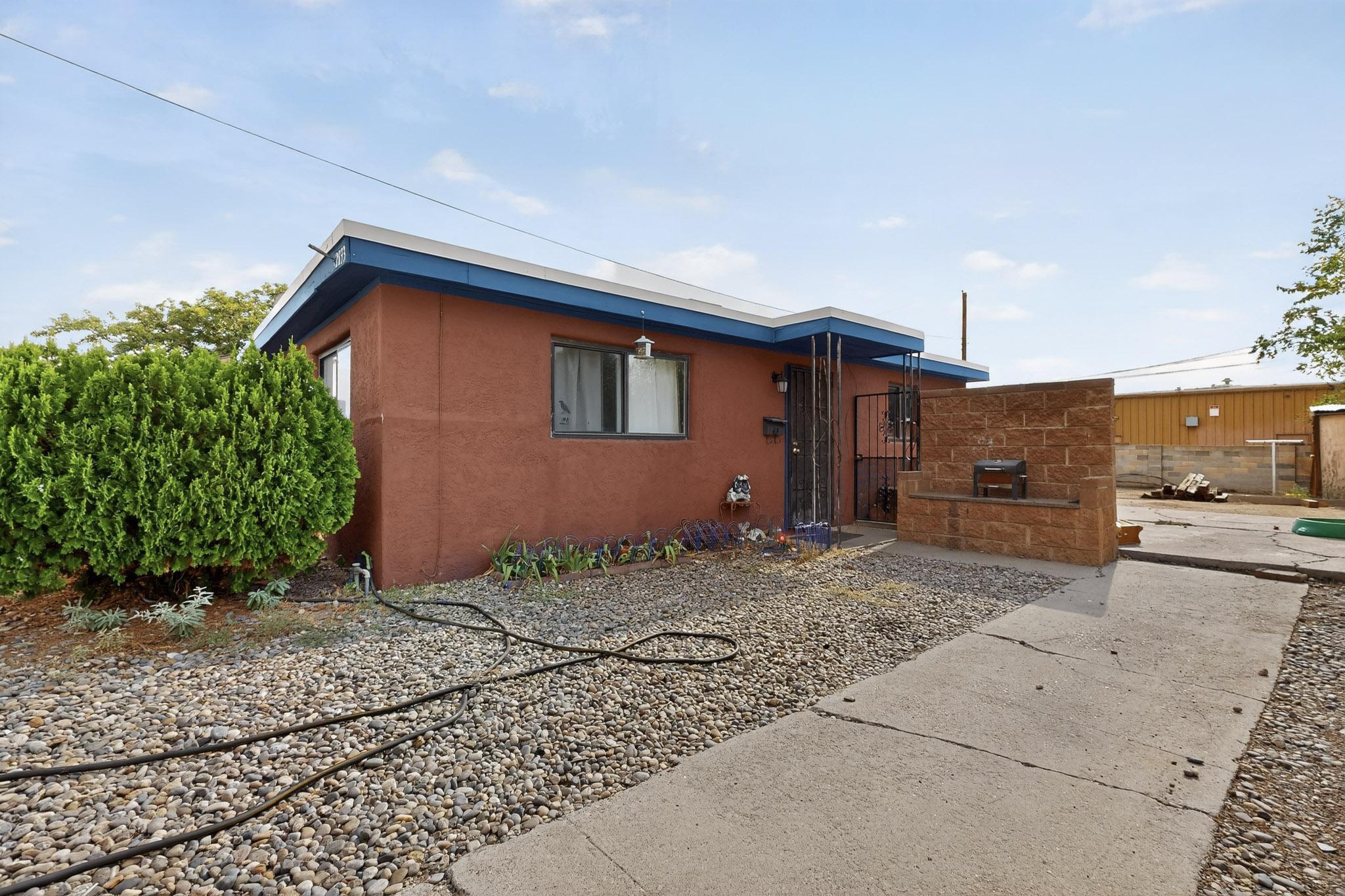 2833 HERMOSA Drive NE