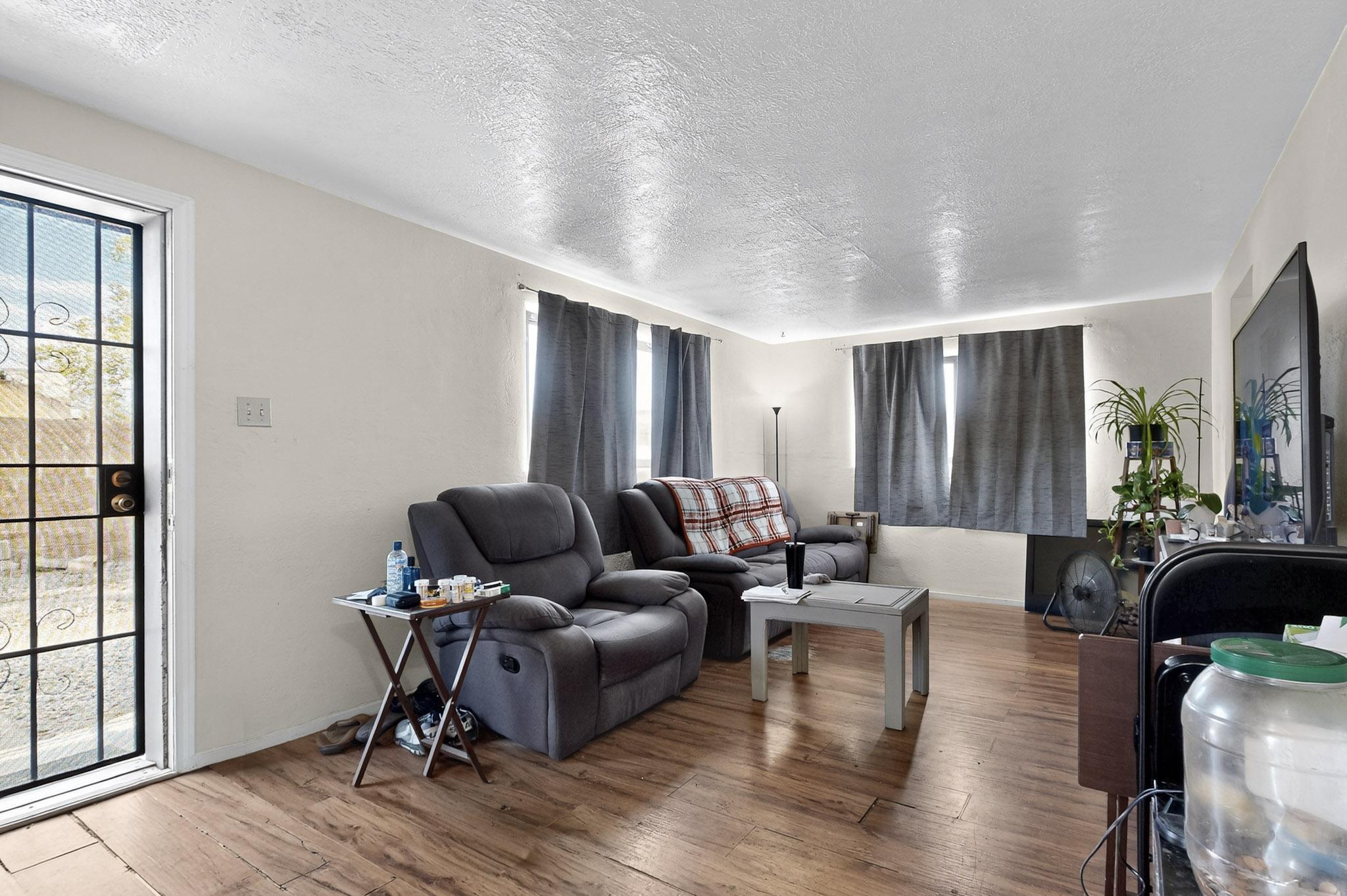 2833 HERMOSA Drive NE