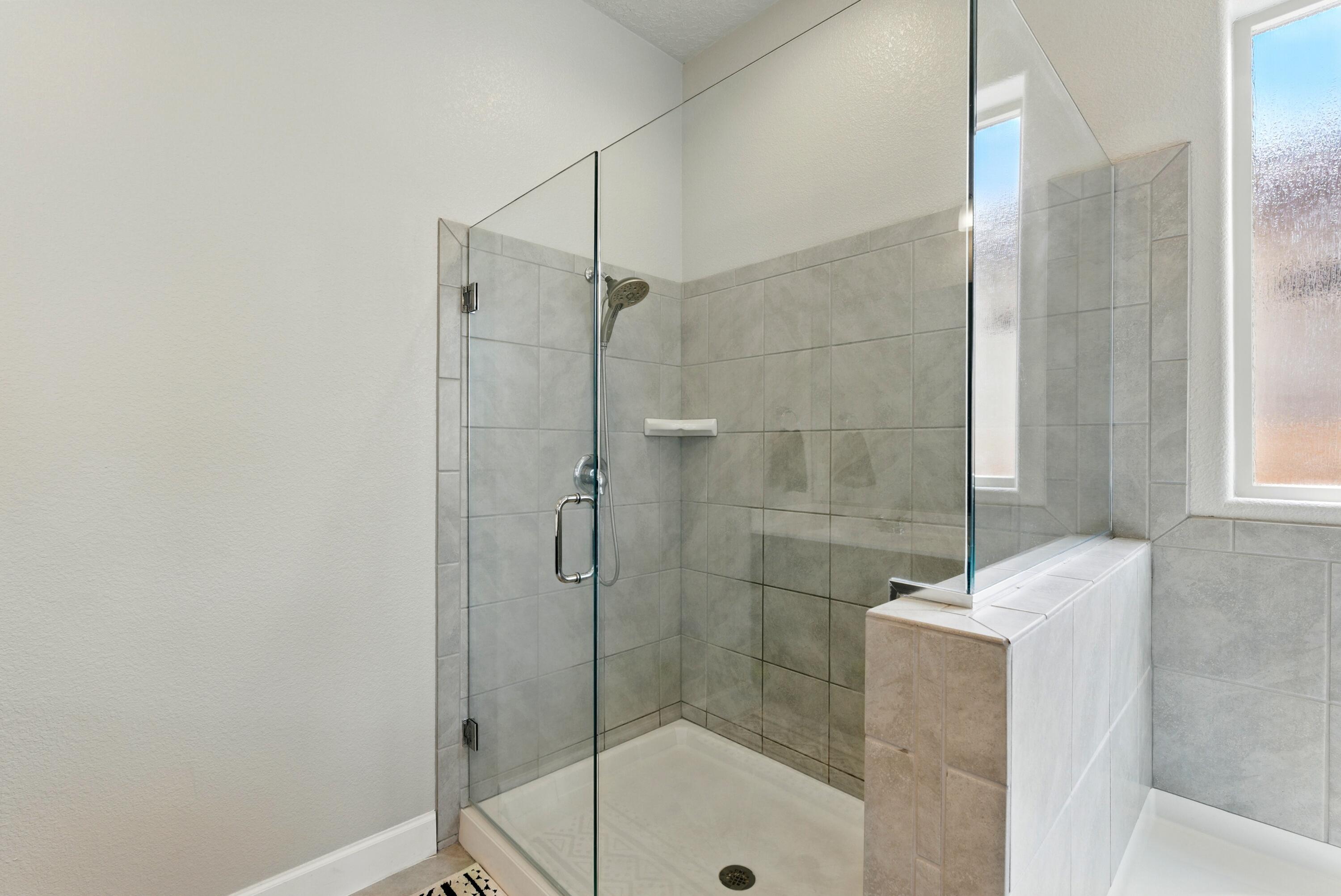 4529 SKYLINE Loop NE