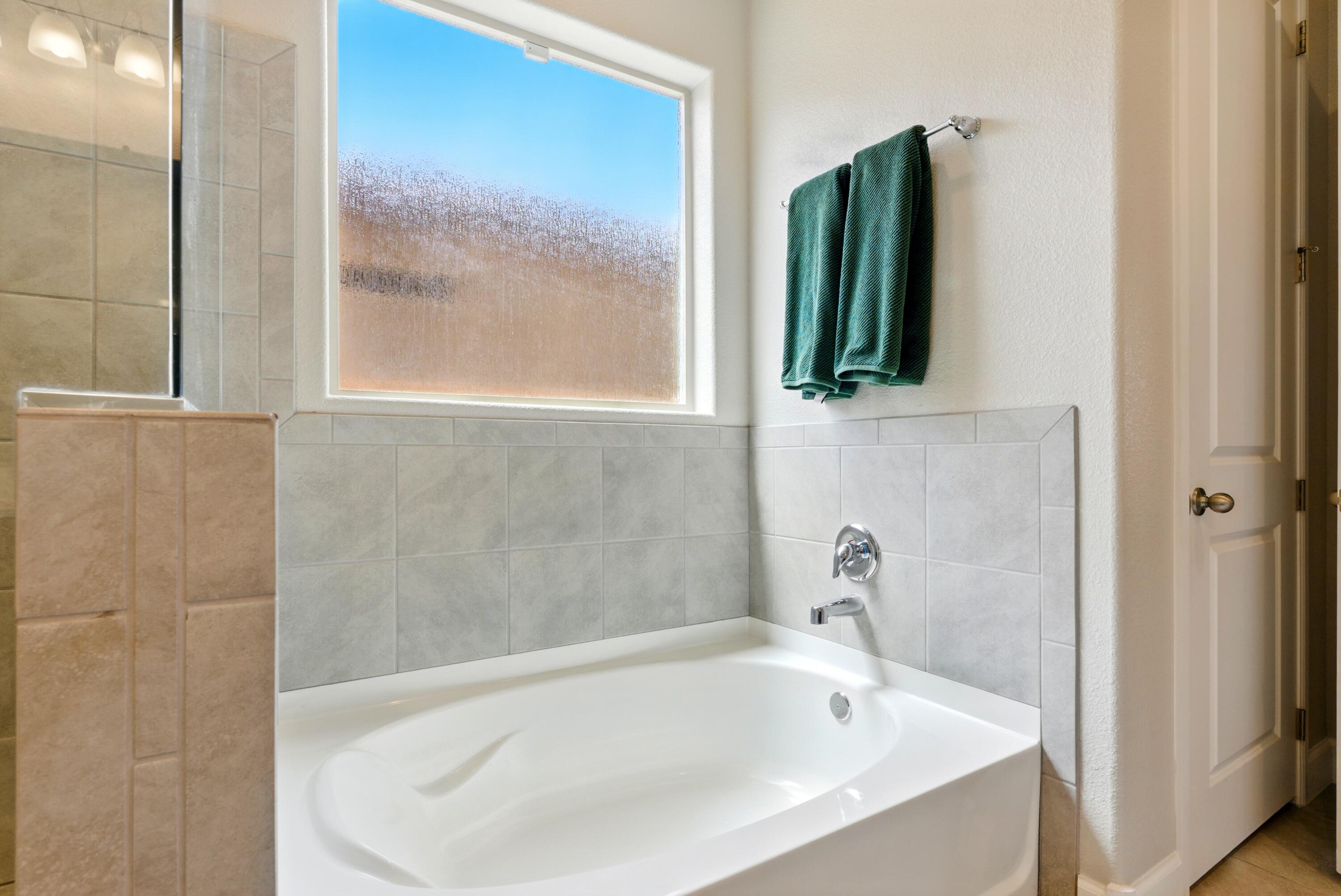 4529 SKYLINE Loop NE