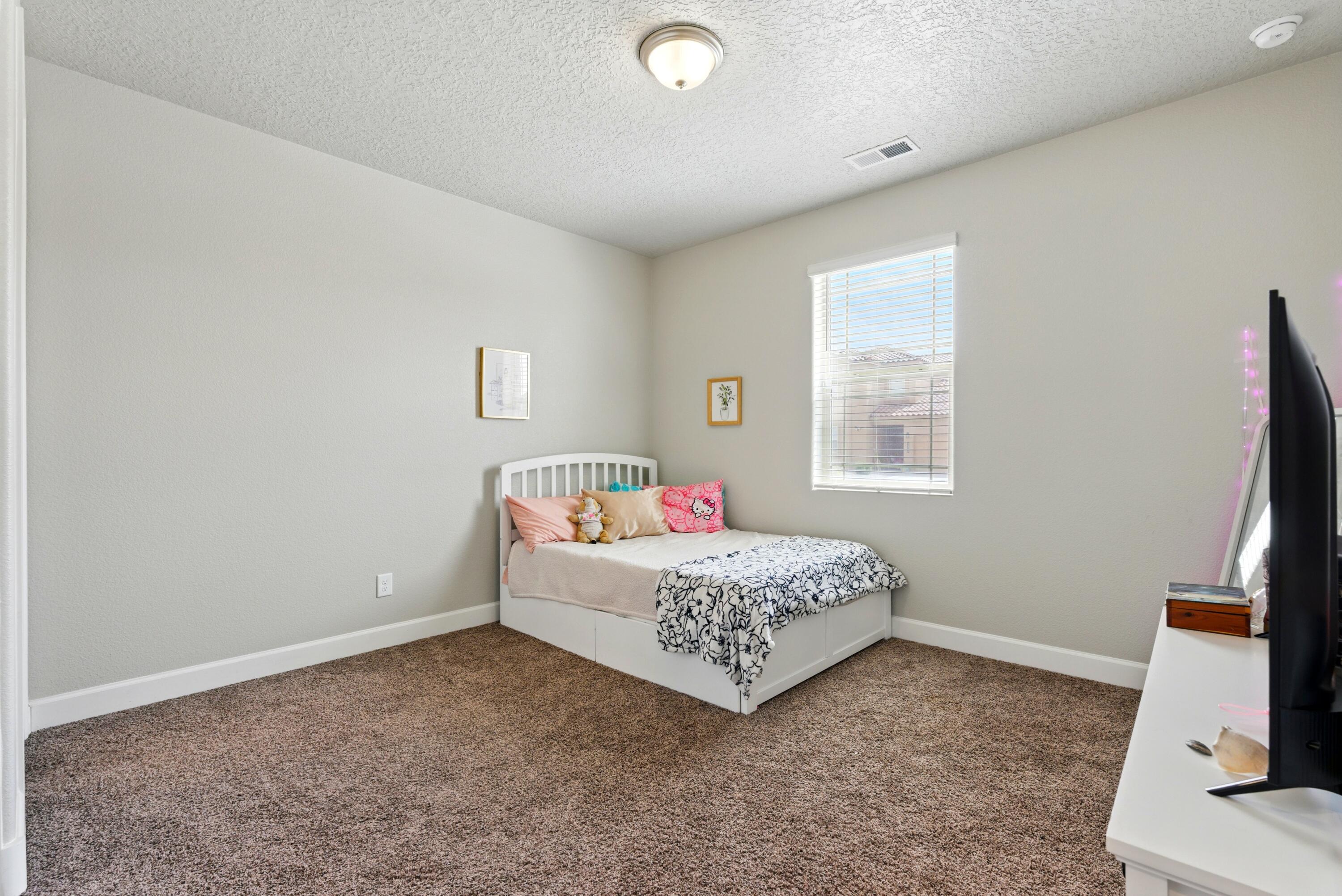 4529 SKYLINE Loop NE