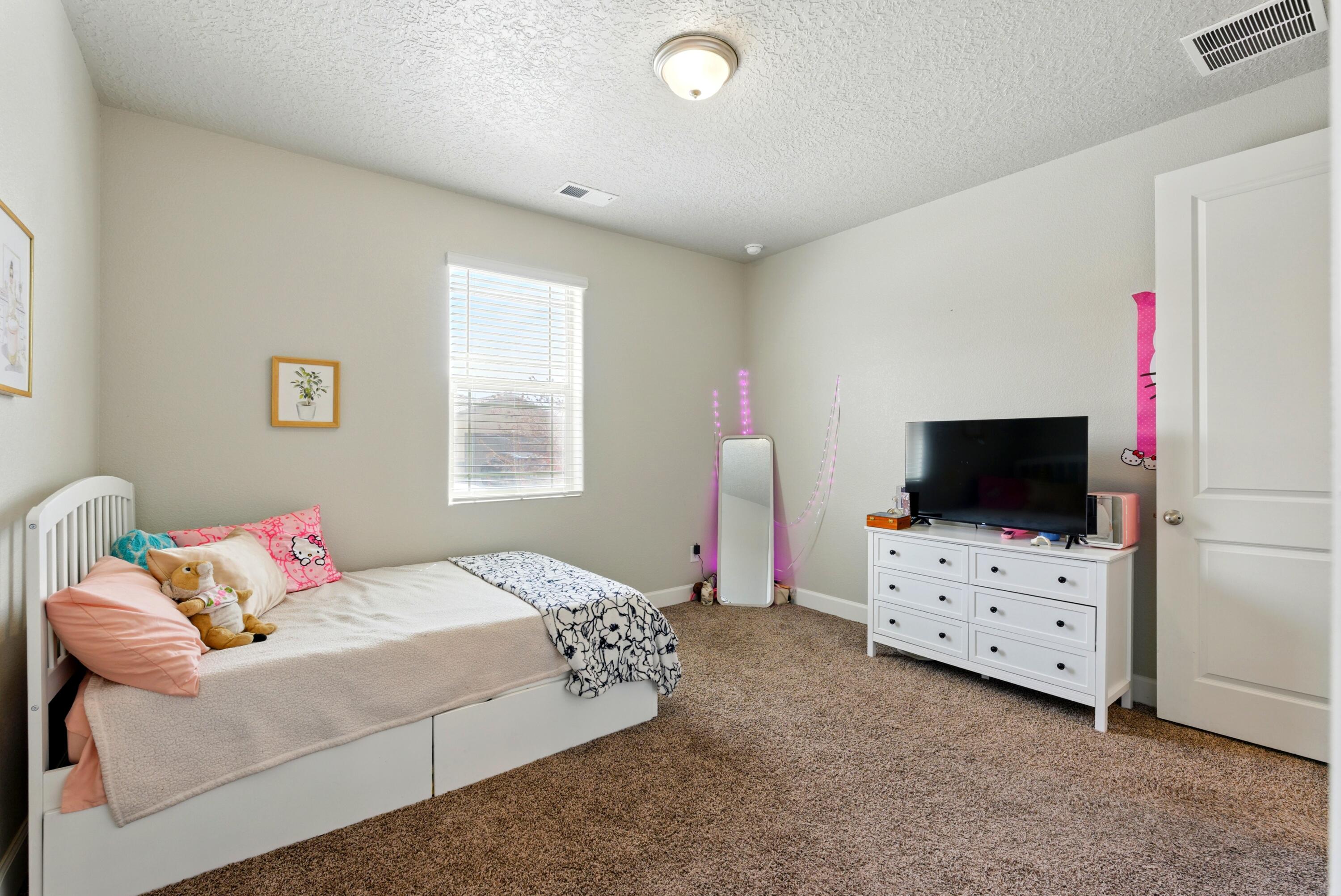 4529 SKYLINE Loop NE