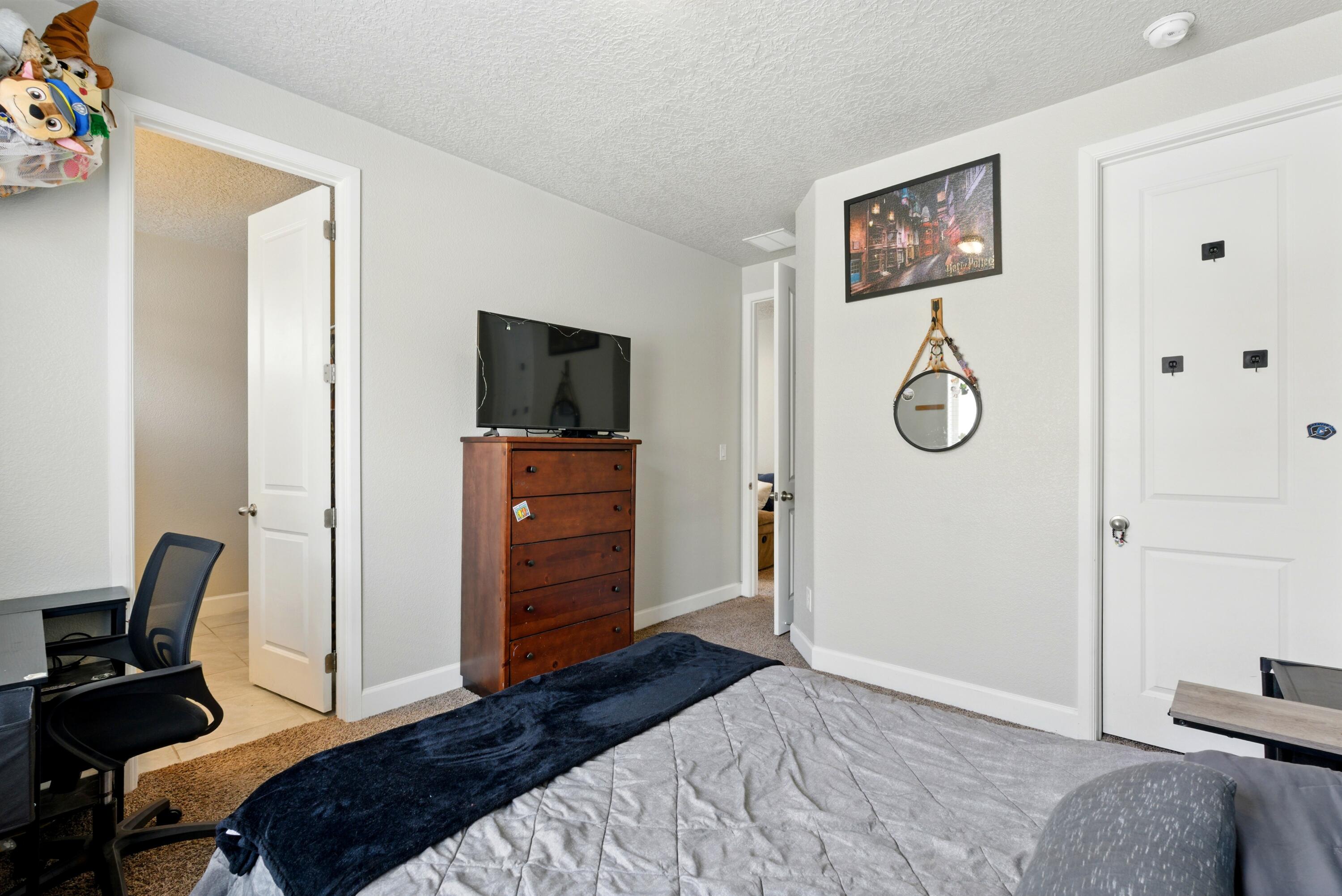 4529 SKYLINE Loop NE