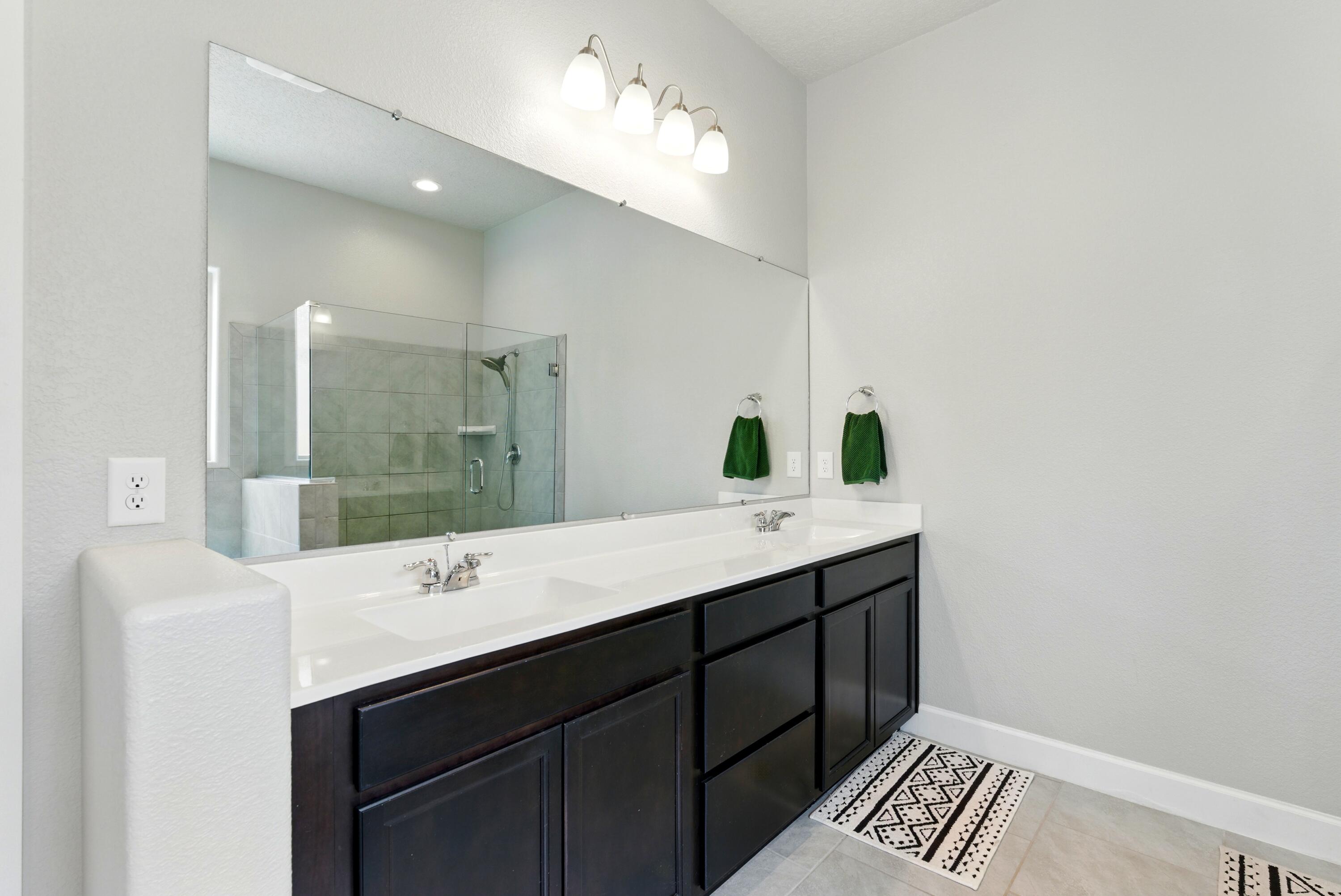 4529 SKYLINE Loop NE