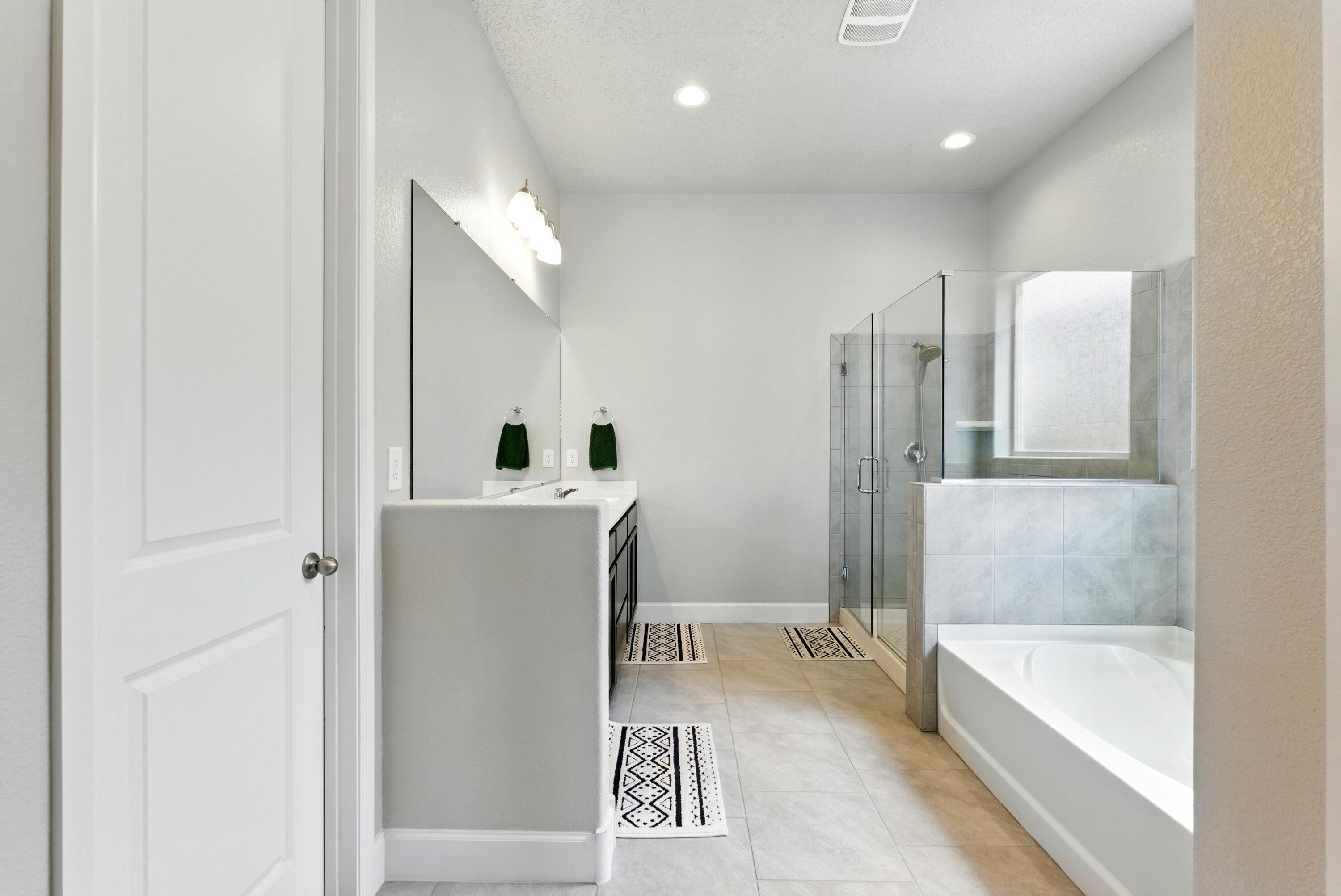 4529 SKYLINE Loop NE