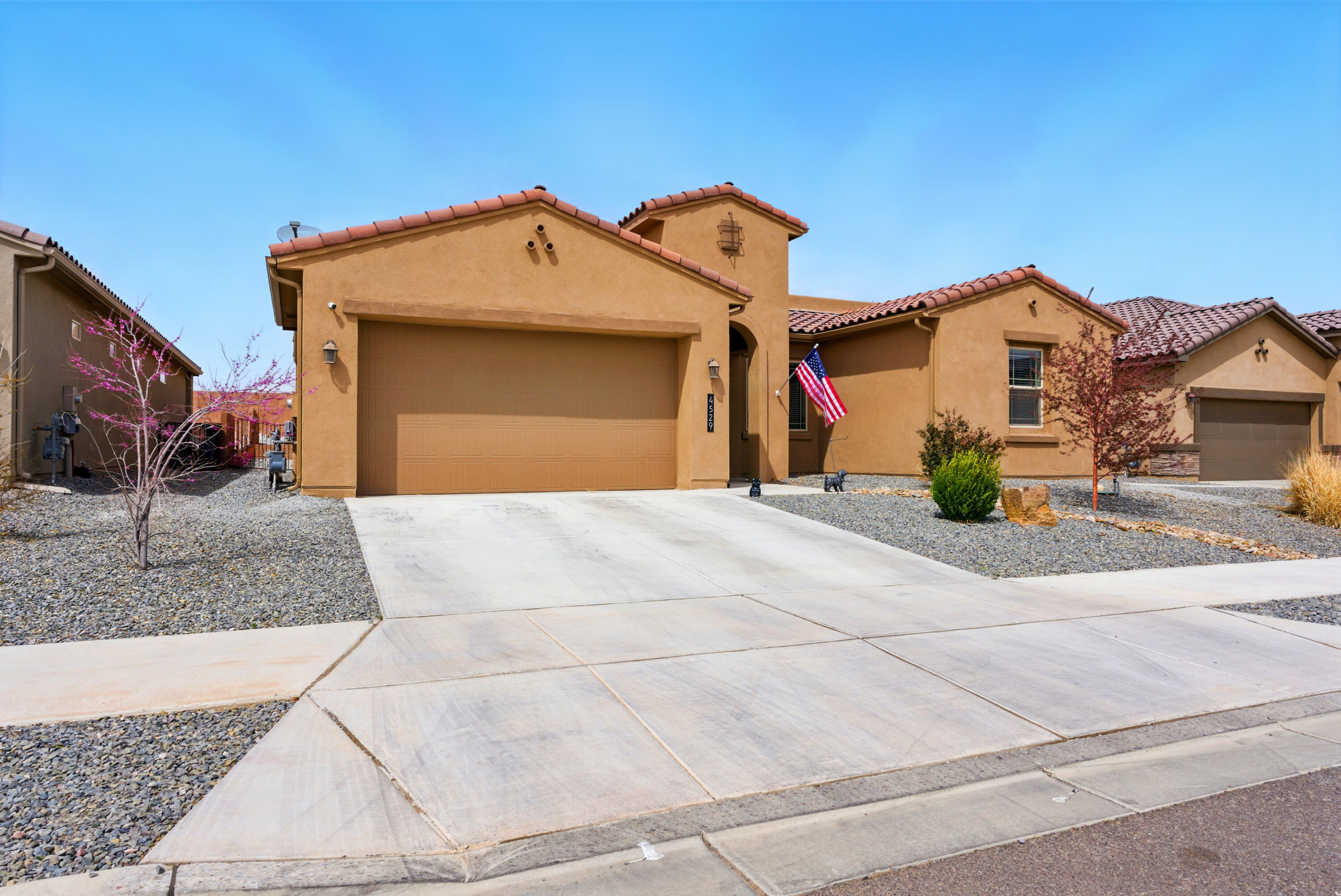 4529 SKYLINE Loop NE