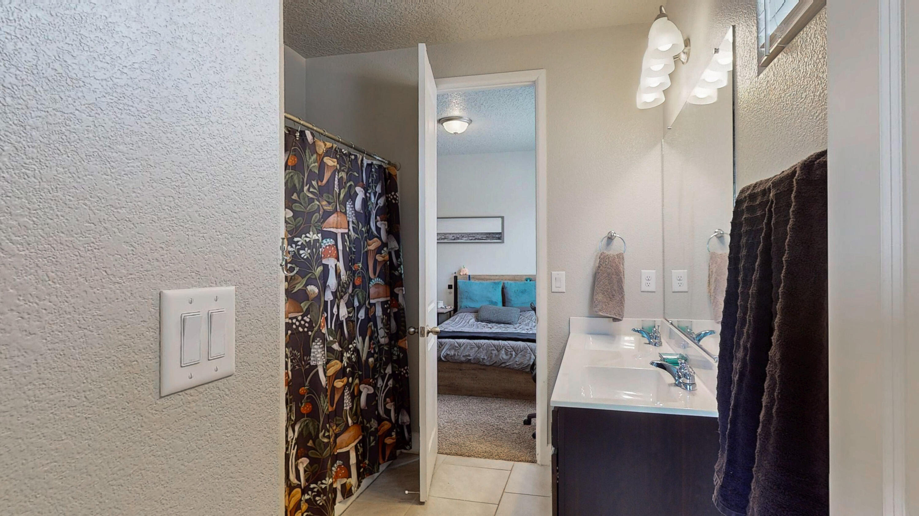 4529 SKYLINE Loop NE