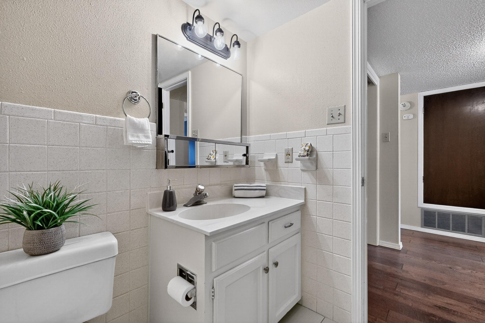 12420 Apache Place NE