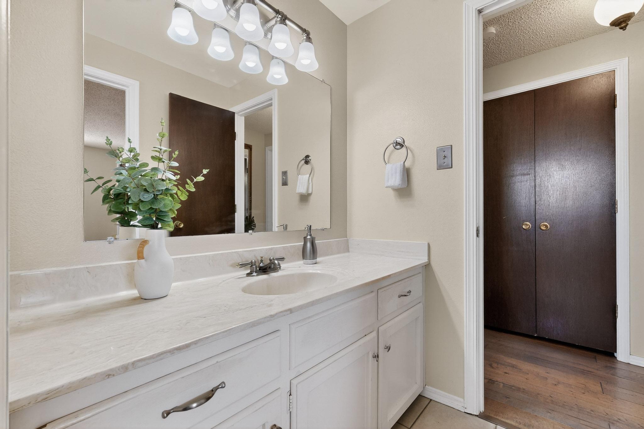 12420 Apache Place NE