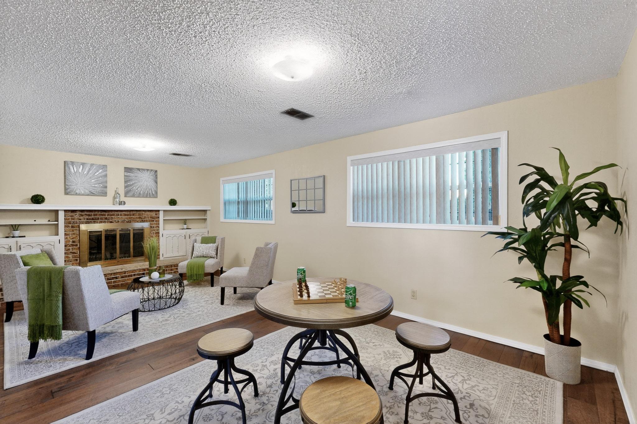 12420 Apache Place NE