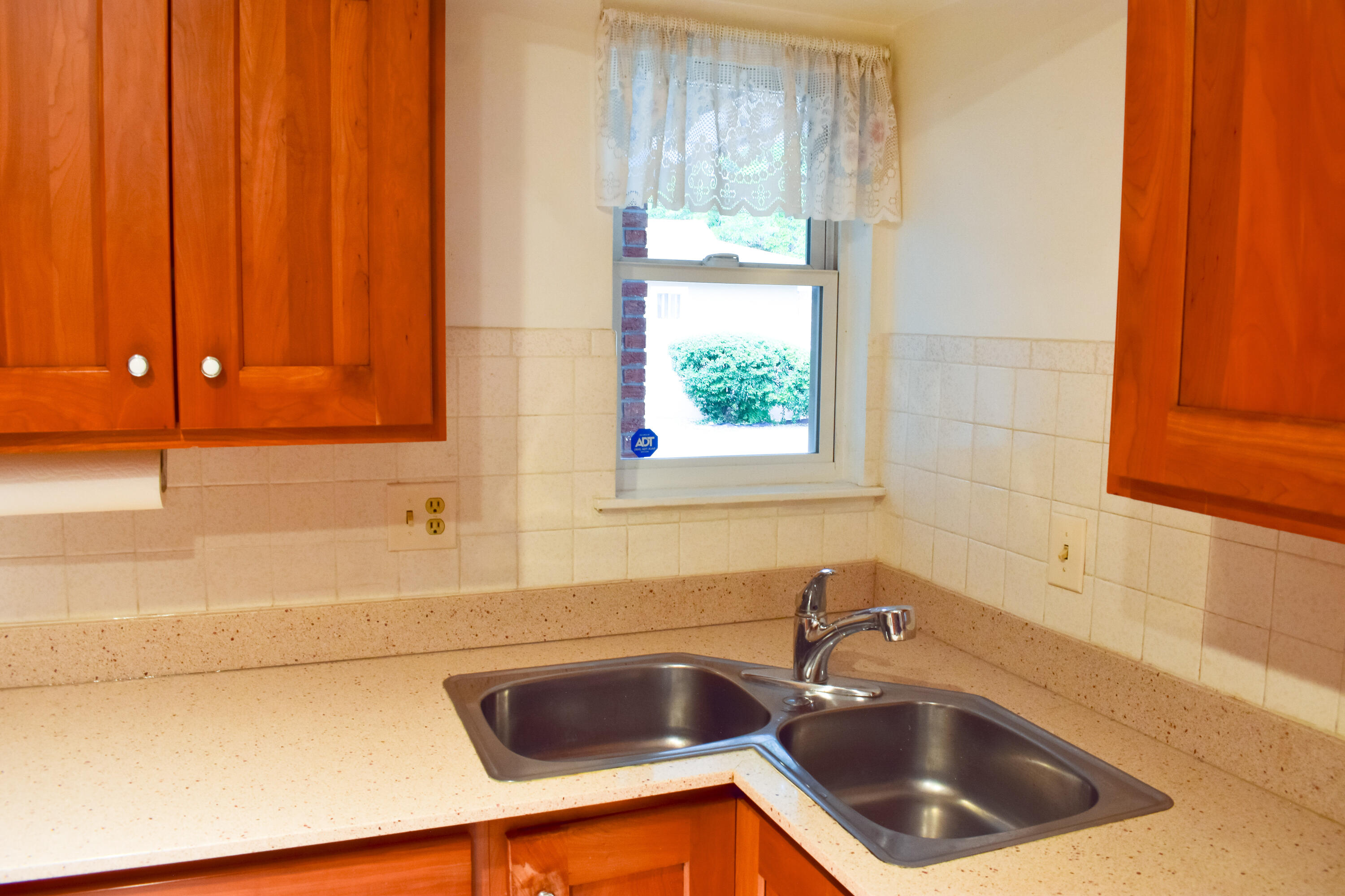 11521 VERSAILLES Avenue NE