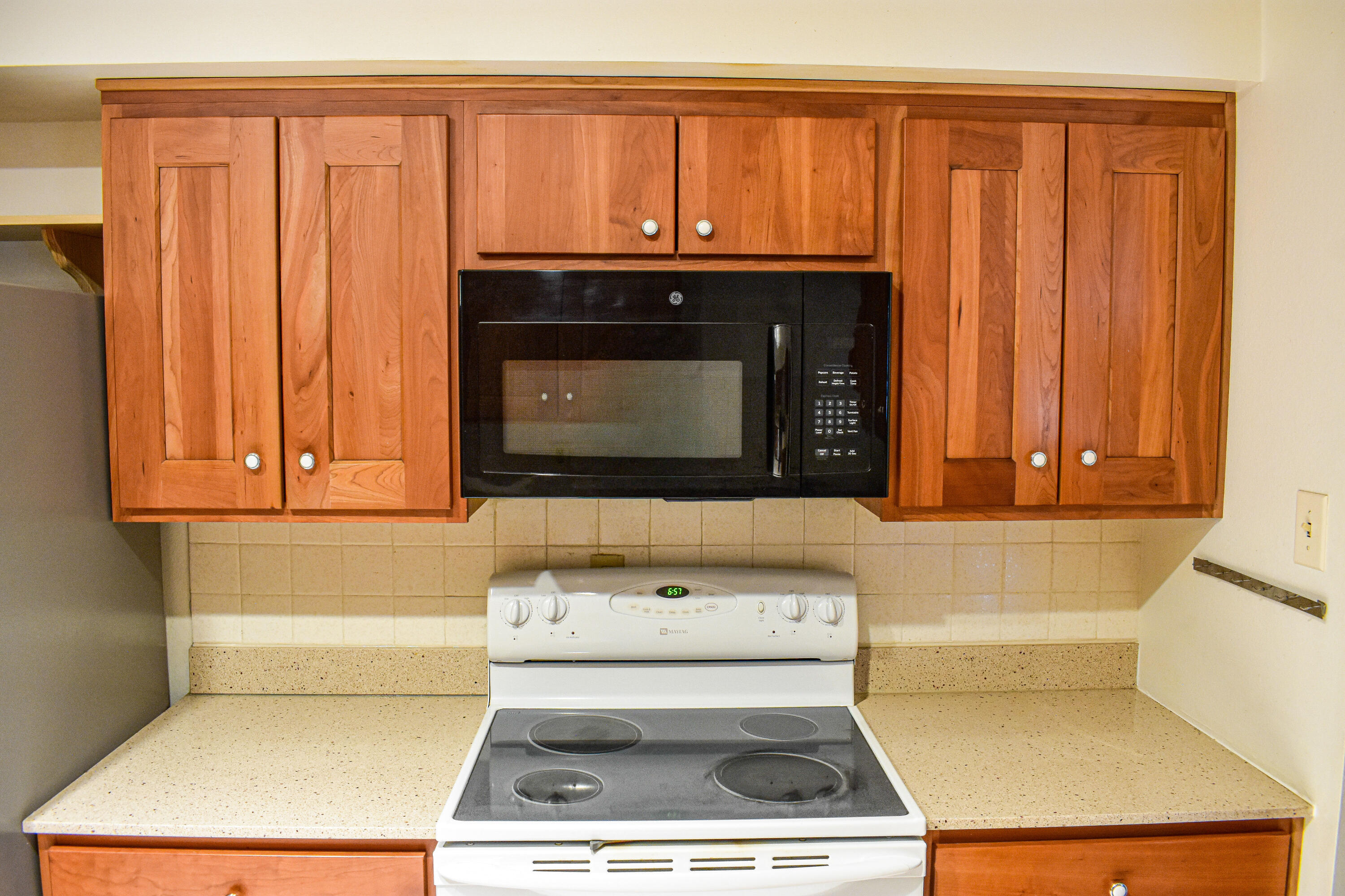 11521 VERSAILLES Avenue NE